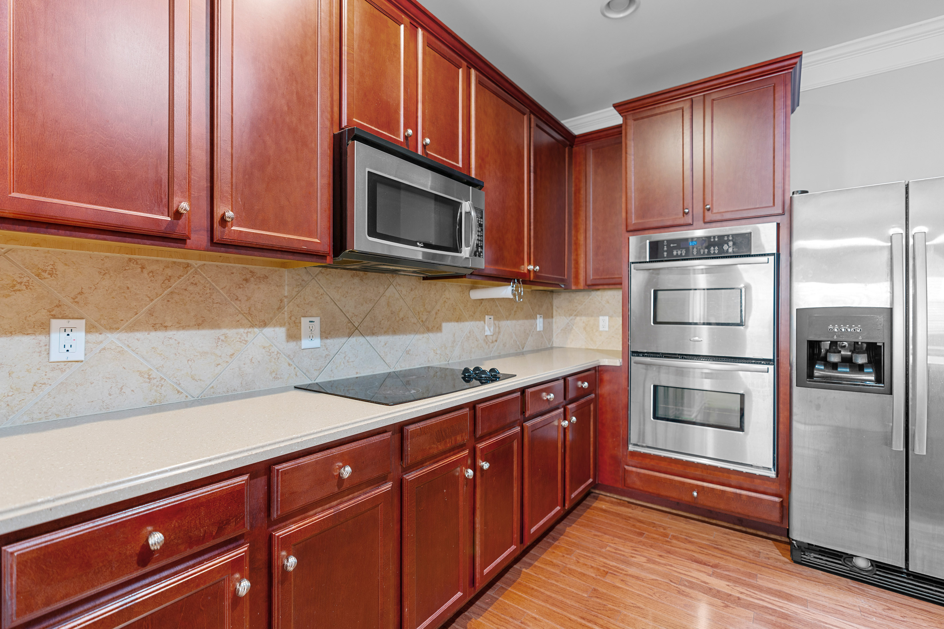  Stylish, Spacious and Ideally Located Townhome - 物件實景