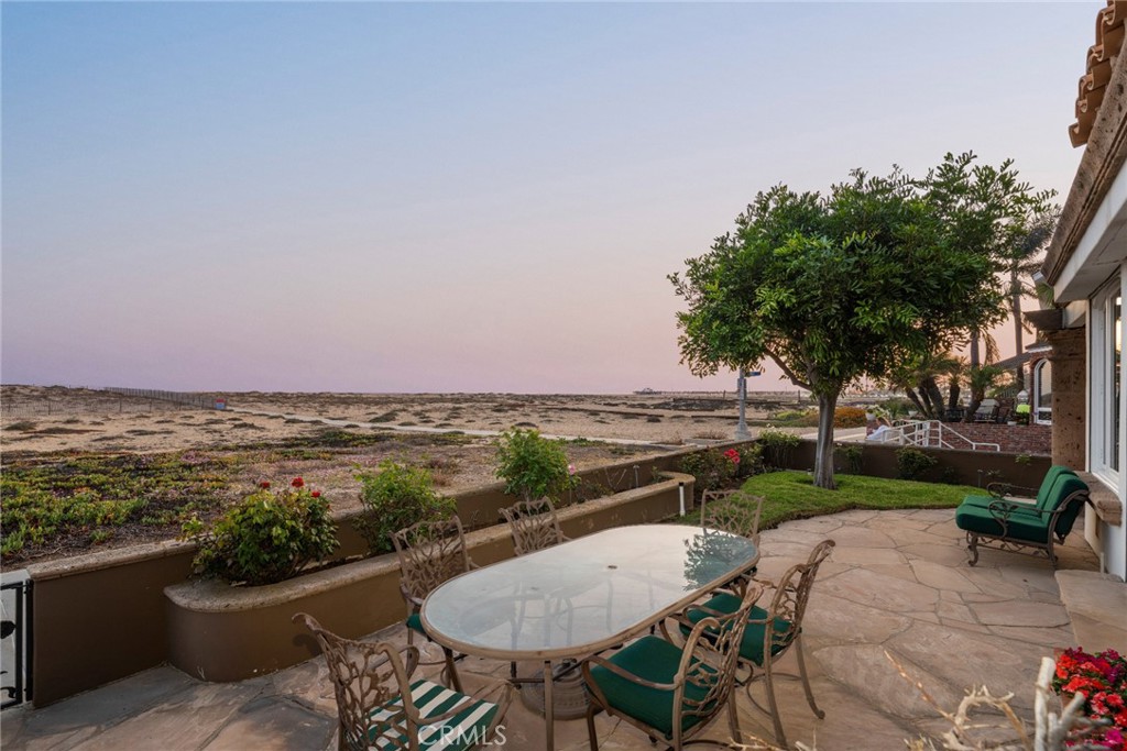 Newport Beach, California, 92661, United States, 4 Bedrooms Bedrooms, ,5 BathroomsBathrooms,Residential,For Sale,1875430