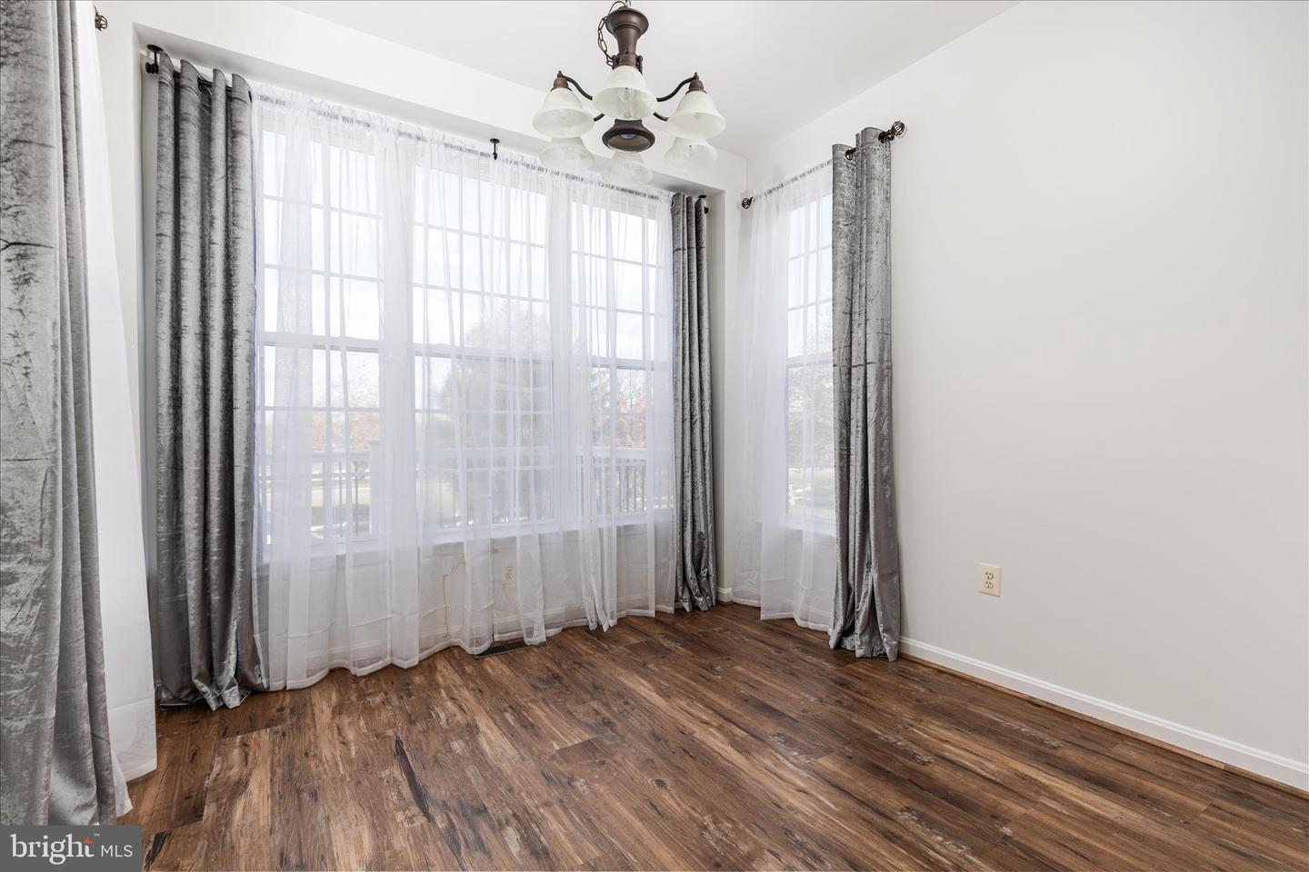 Round Hill, Virginia, 20141, United States, 4 Bedrooms Bedrooms, ,4 BathroomsBathrooms,Residential,For Sale,1987727