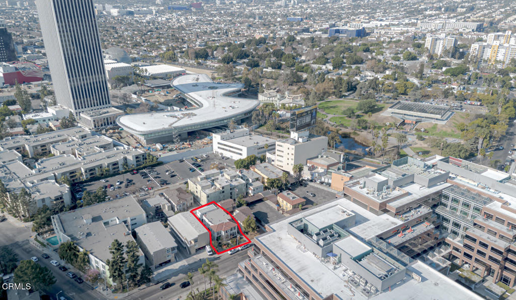 Los Angeles, California, 90036, United States, ,Residential,For Sale,1730001