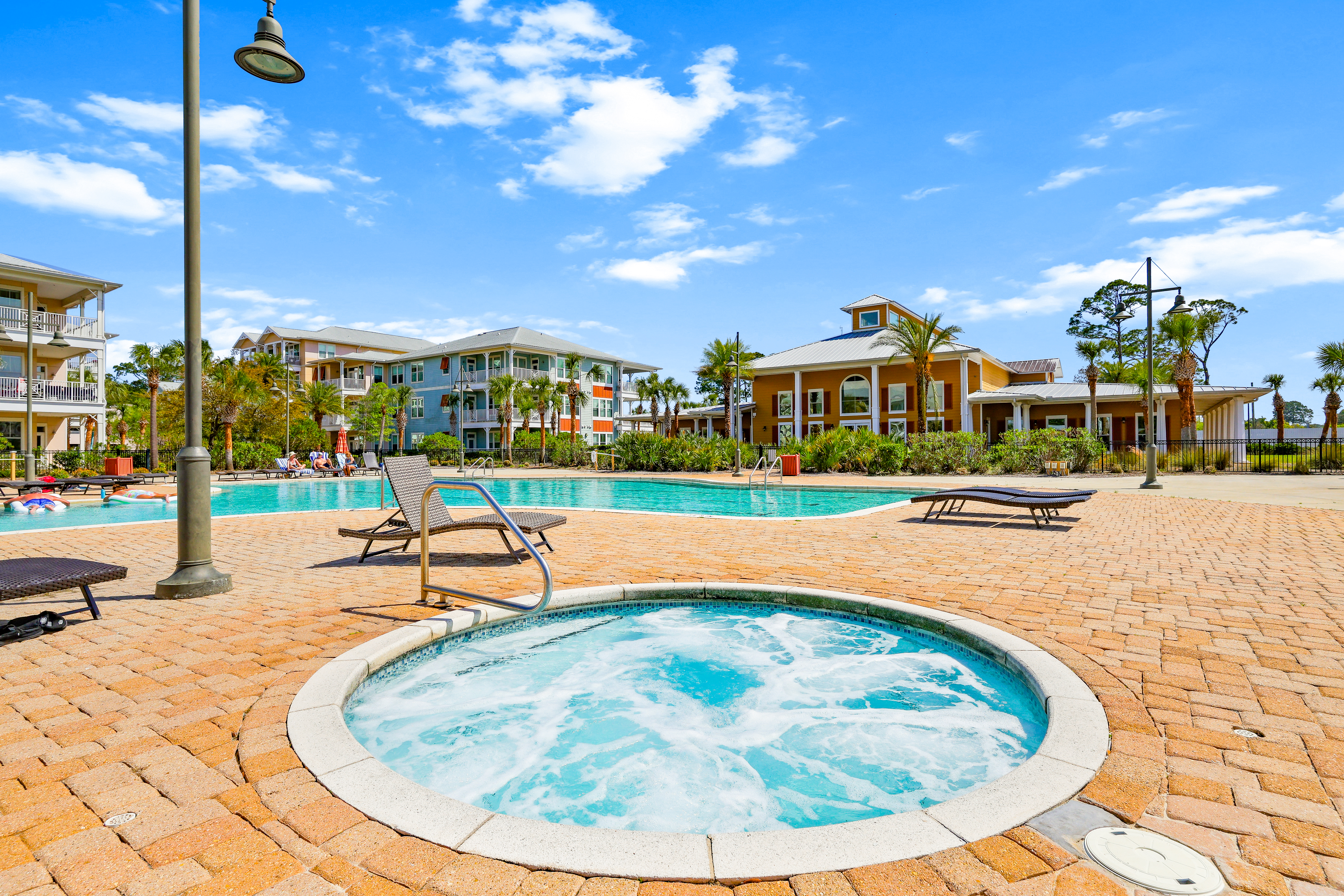  Resort-Style First-Floor Condo With Private Patio - 物件實景