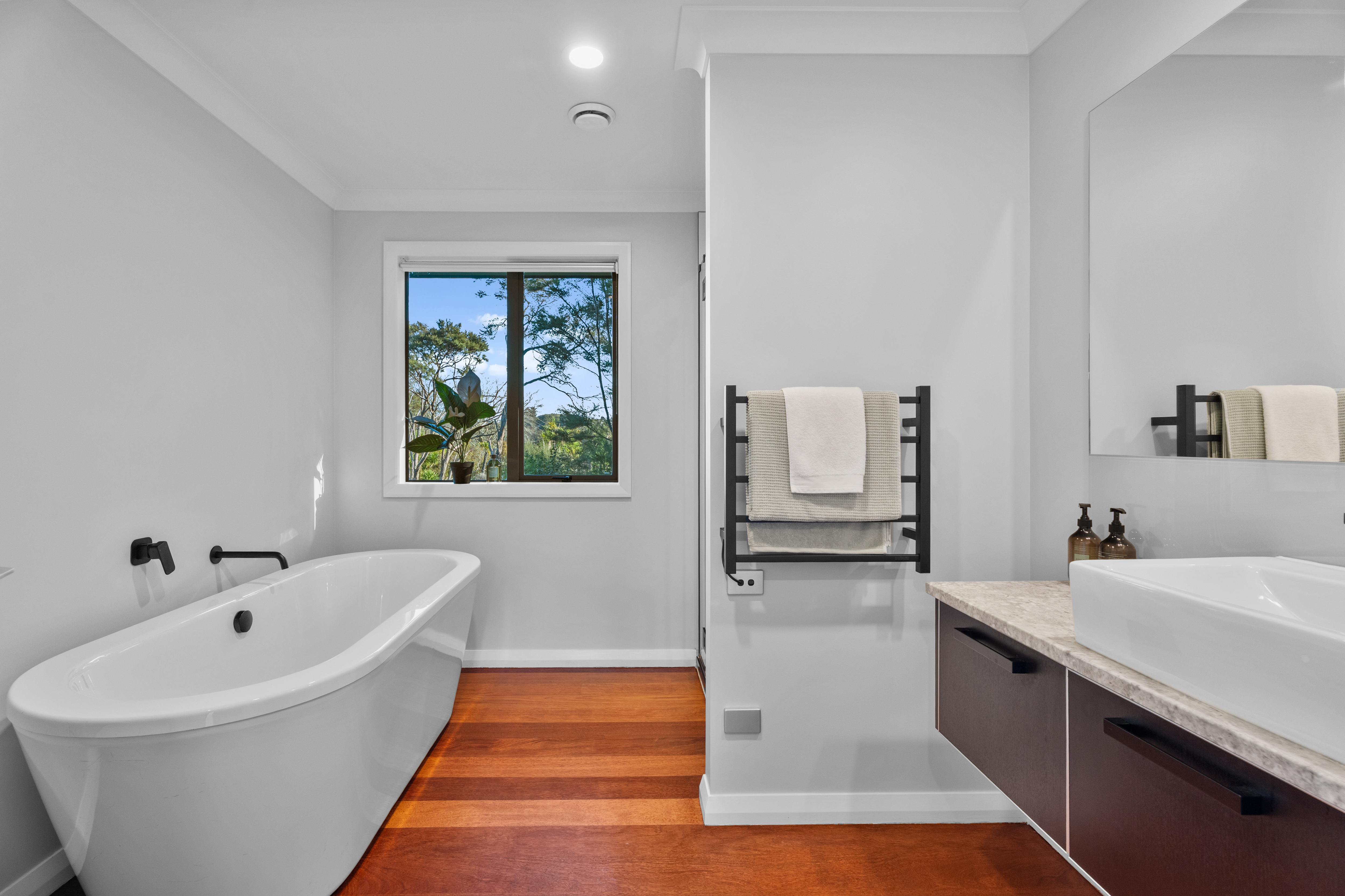  875 Hibiscus Coast Highway, Waiwera - 物件實景