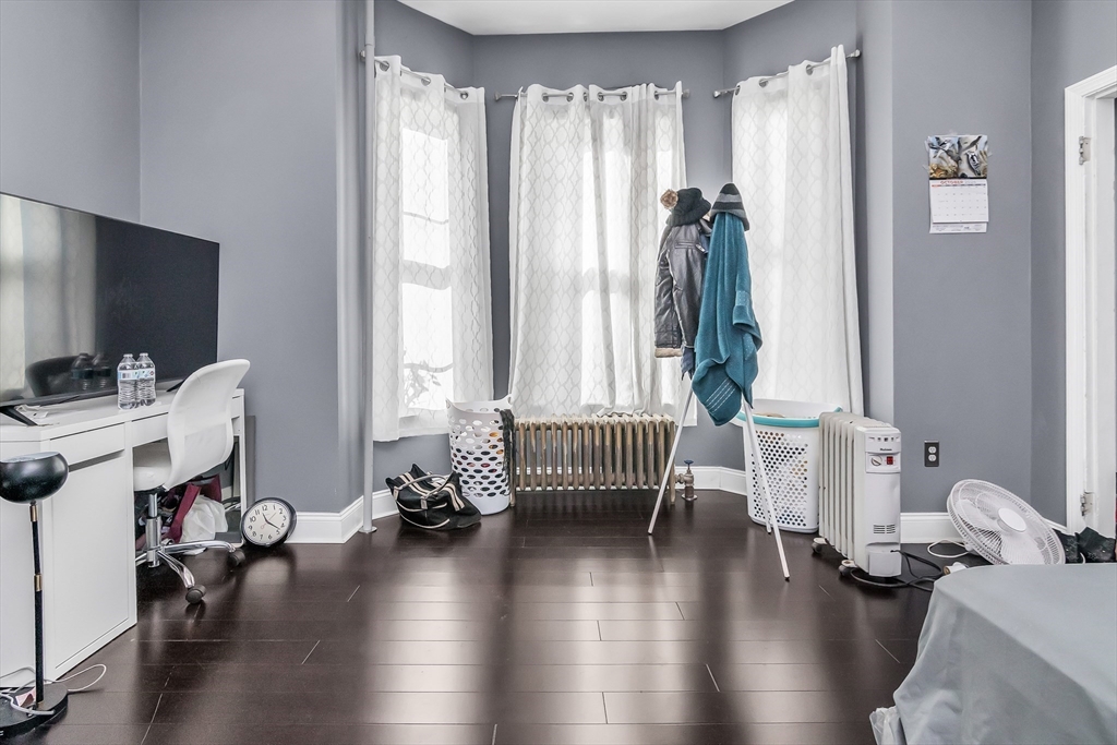 Revere, Massachusetts, 02151, United States, 5 Bedrooms Bedrooms, ,3 BathroomsBathrooms,Residential,For Sale,1935467