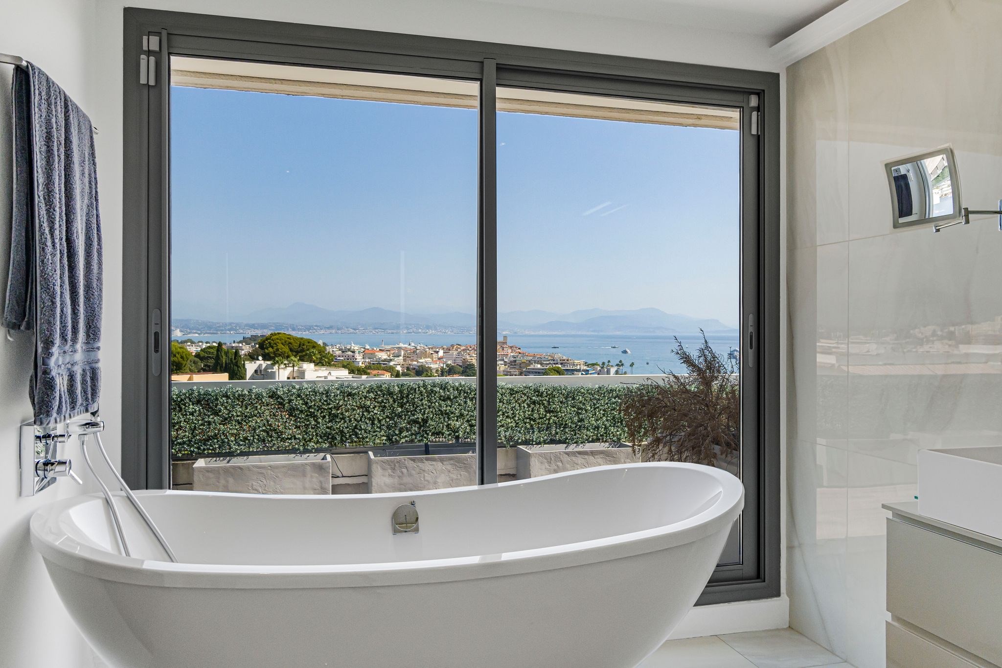  Exceptional Penthouse at the Gateway to Cap d’Antibes – 200 sqm Panoramic Terra… - 物件實景