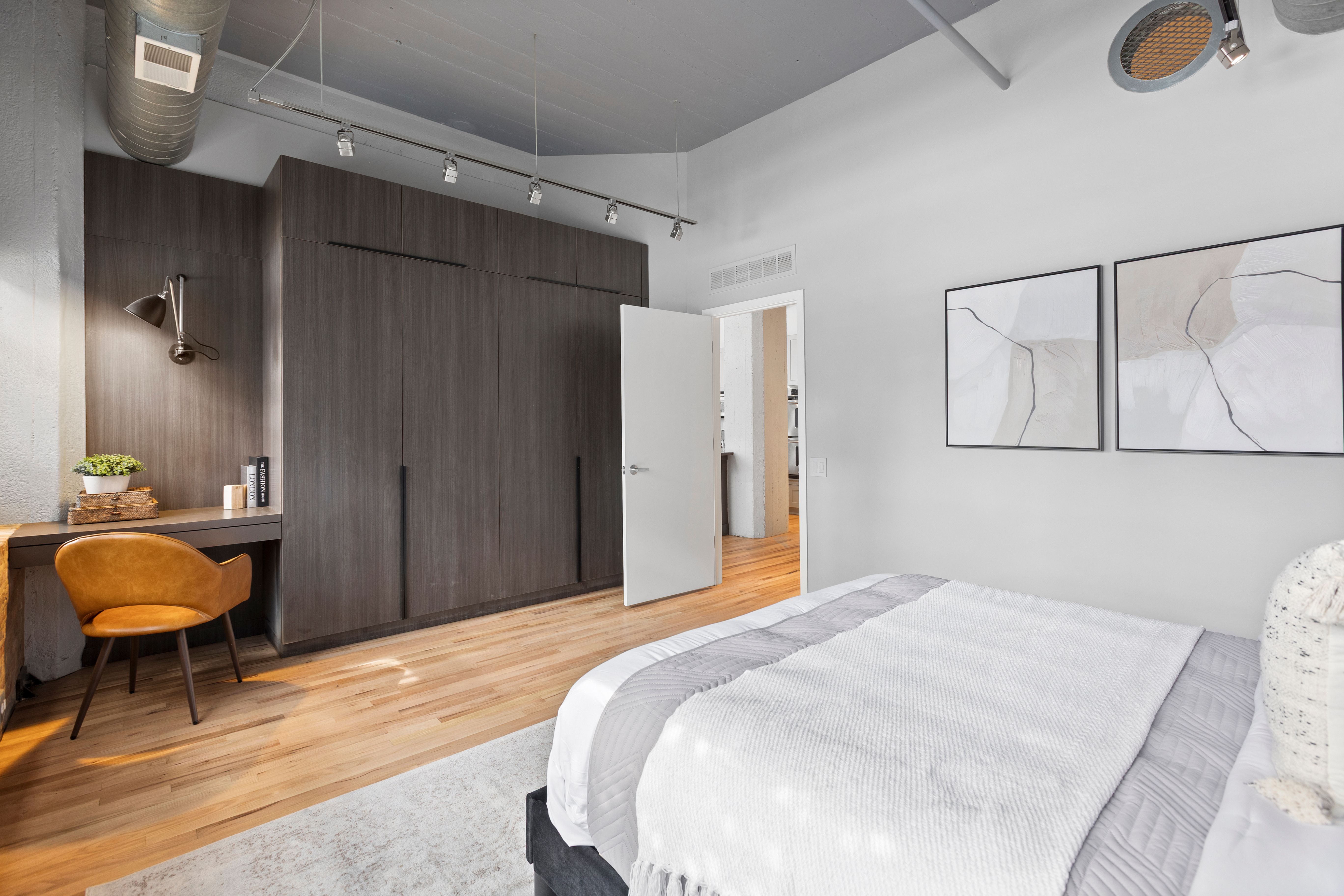  Incredible Southeast CORNER UNIT - 物件實景