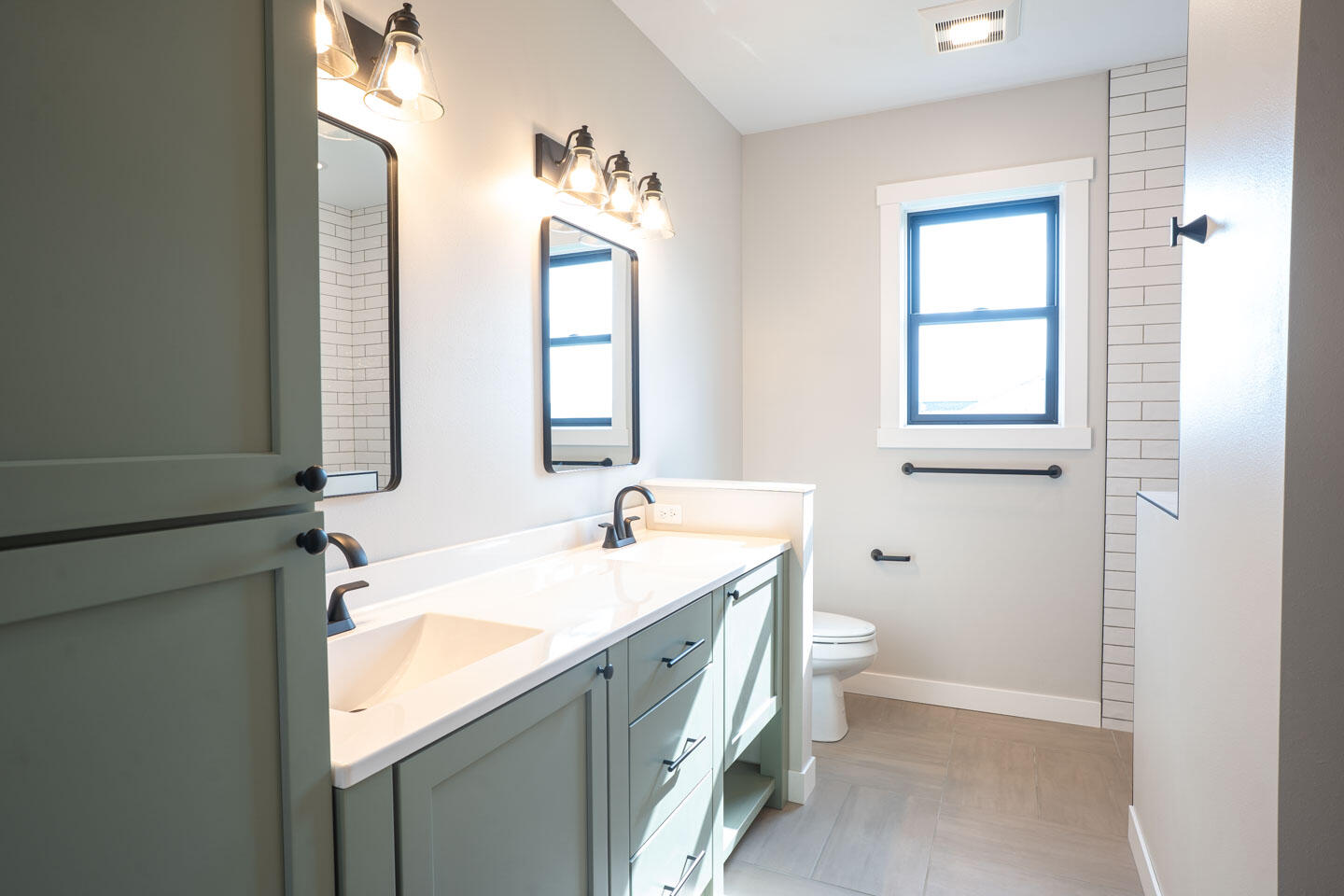 Holmen, Wisconsin, 54636, United States, 5 Bedrooms Bedrooms, ,3 BathroomsBathrooms,Residential,For Sale,1986316