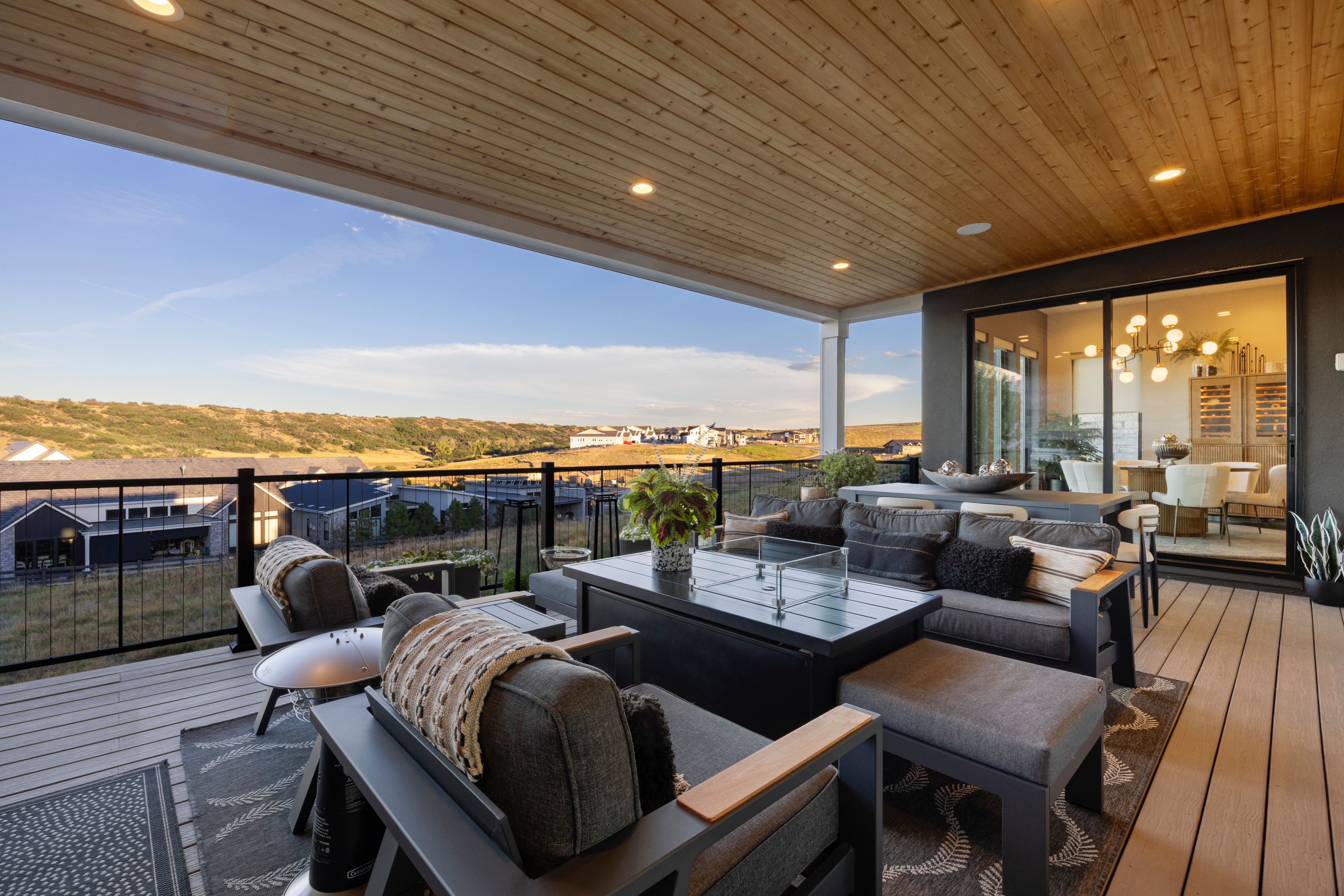  Abundance of Large Windows Showcasing Peaceful Canyon and Ridge Views - 物件實景