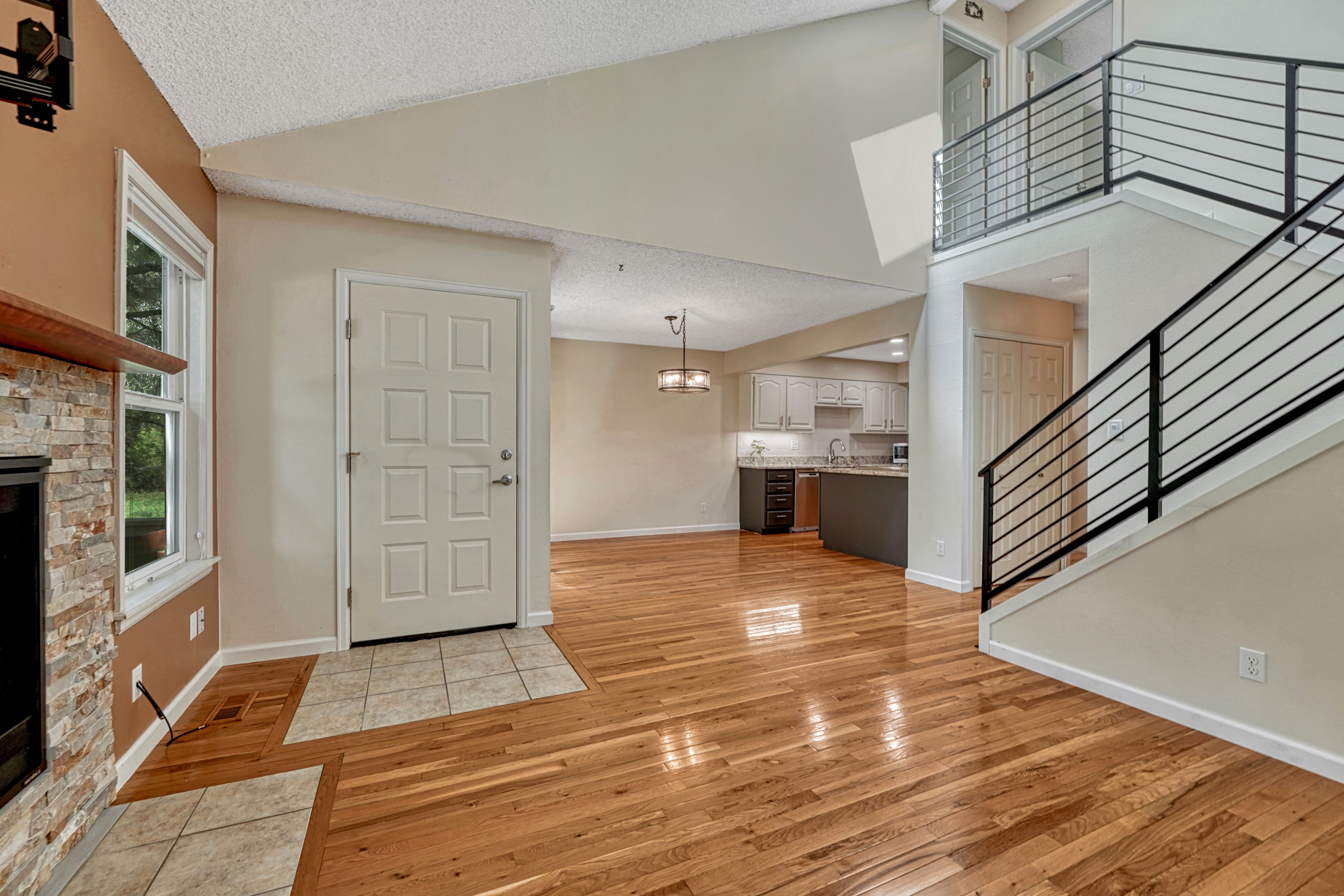  Rockrimmon Townhome with Trail Access & Private Patio - 物件實景