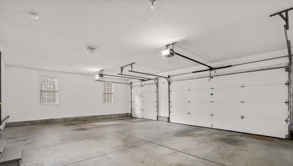 Westfield, Massachusetts, 01085, United States, 4 Bedrooms Bedrooms, ,3 BathroomsBathrooms,Residential,For Sale,1998160