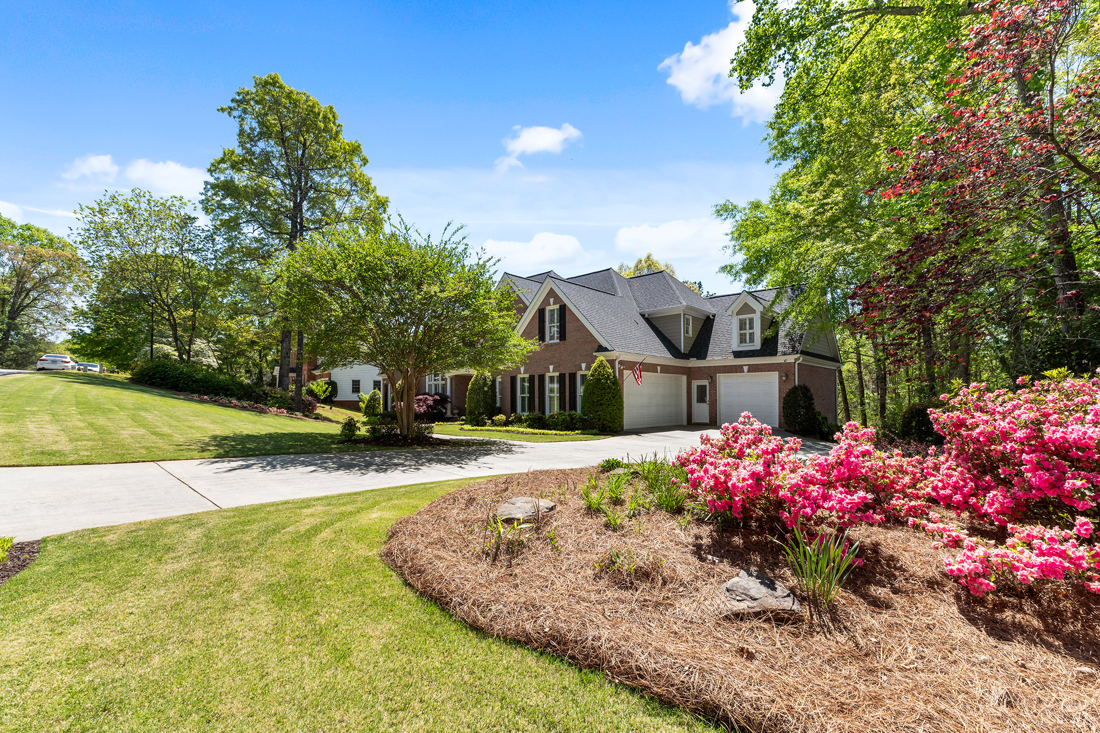  Tucked Among Mature Hardwoods on a Private 1.25+/- Acre River Lot - 物件實景