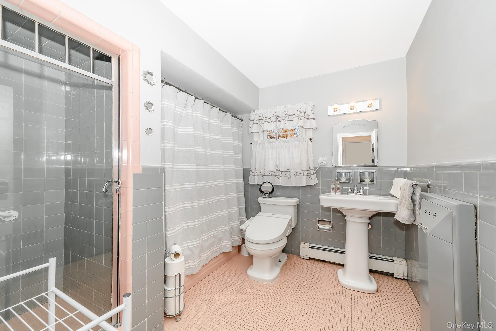 Seaford, New York, 11783, United States, 3 Bedrooms Bedrooms, ,2 BathroomsBathrooms,Residential,For Sale,2005849