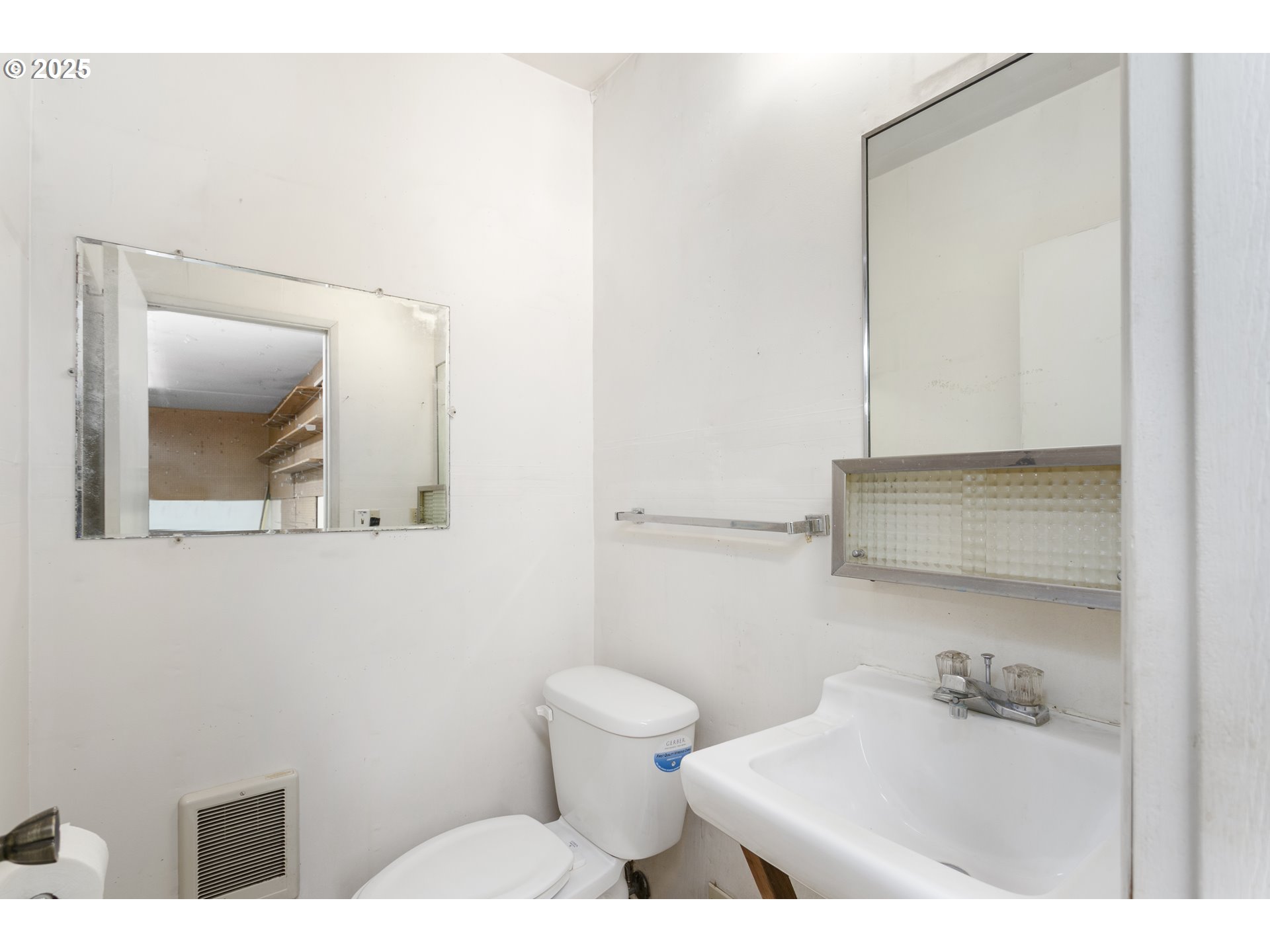 Vancouver, Washington, 98663, United States, 3 Bedrooms Bedrooms, ,1 BathroomBathrooms,Residential,For Sale,1911249