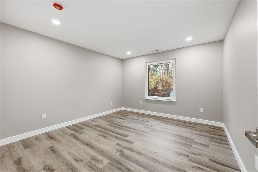 Holyoke, Massachusetts, 01040, United States, 3 Bedrooms Bedrooms, ,3 BathroomsBathrooms,Residential,For Sale,2003415