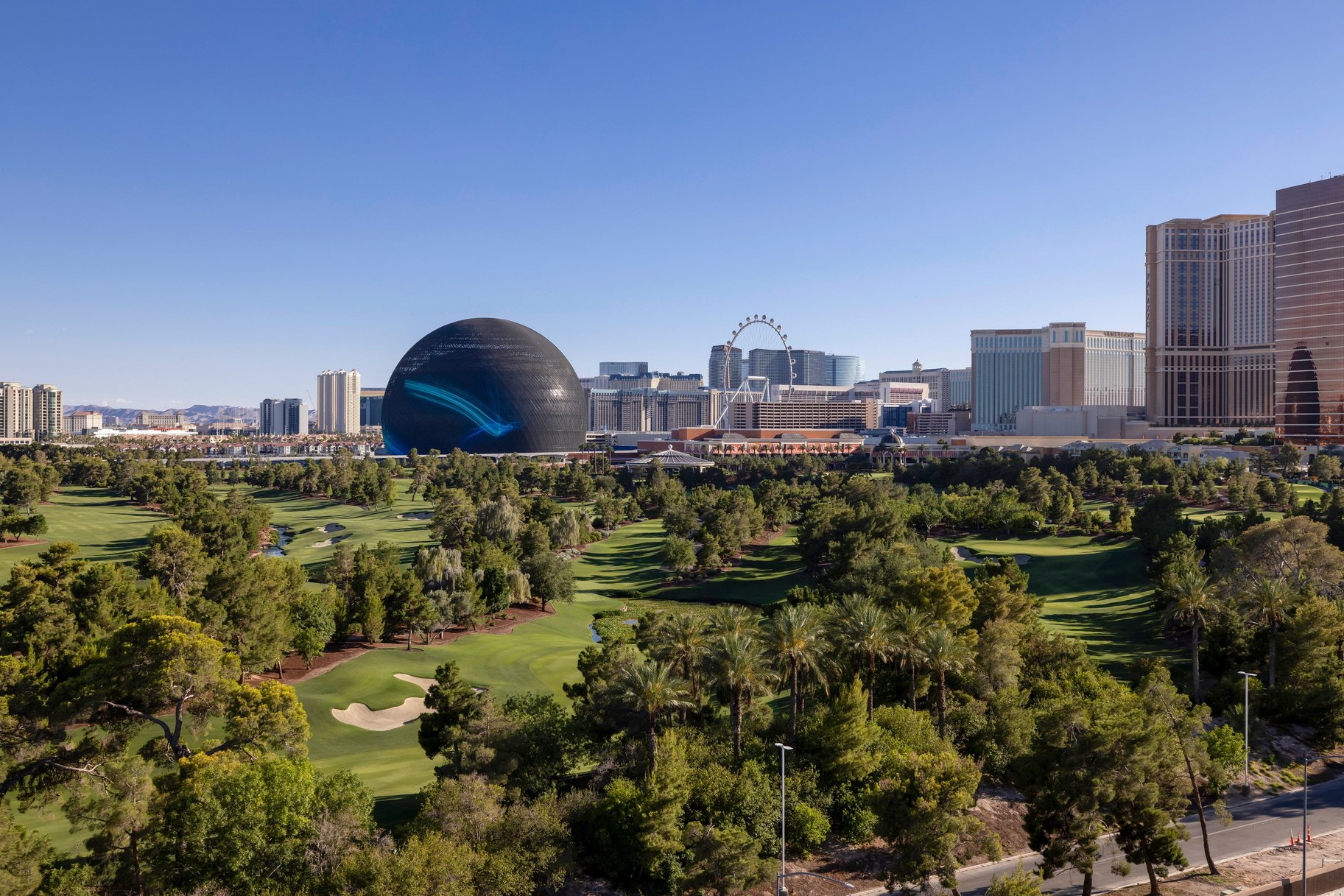  From Sunrise to Neon: Unrivaled Views of the Strip, Sphere & Valley Beyond - 物件實景