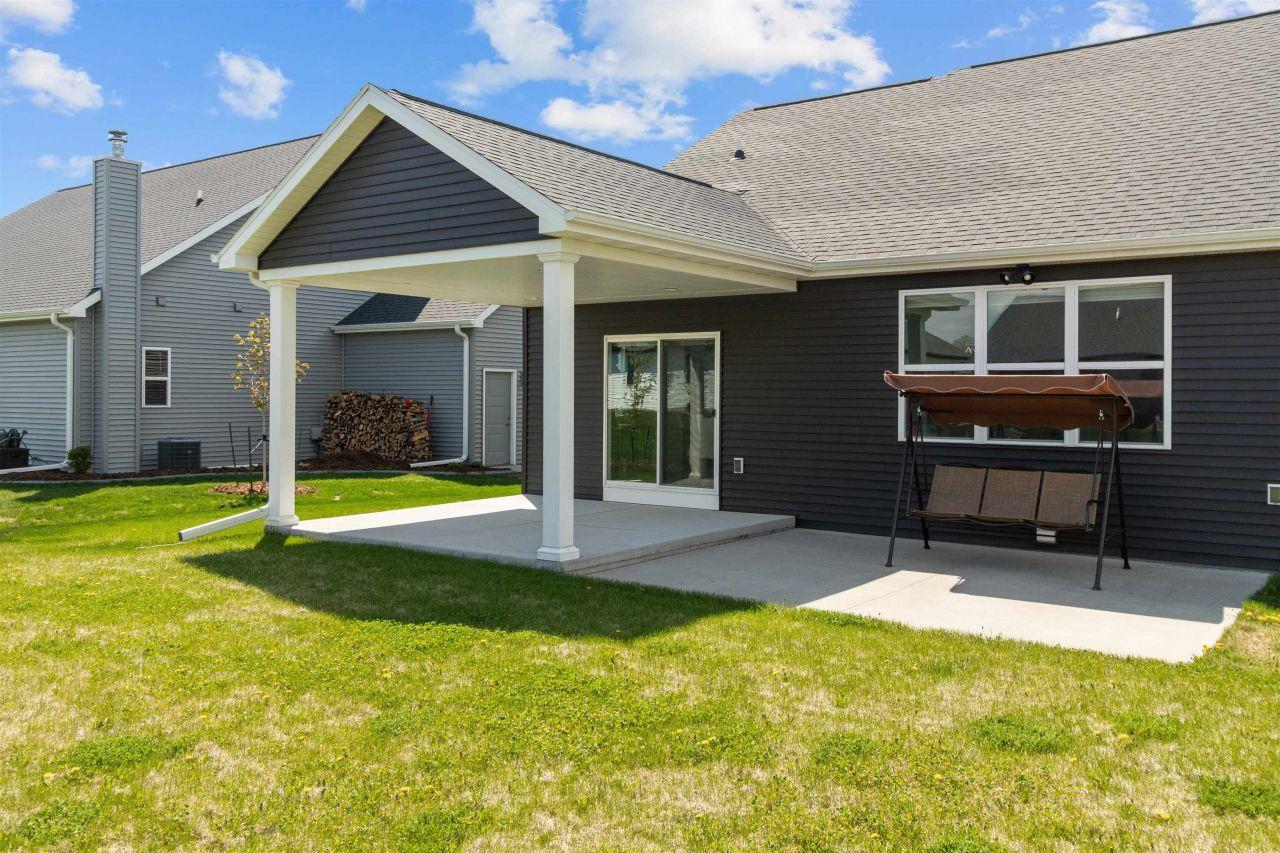 NEENAH, Wisconsin, 54956, United States, 3 Bedrooms Bedrooms, ,2 BathroomsBathrooms,Residential,For Sale,1818081