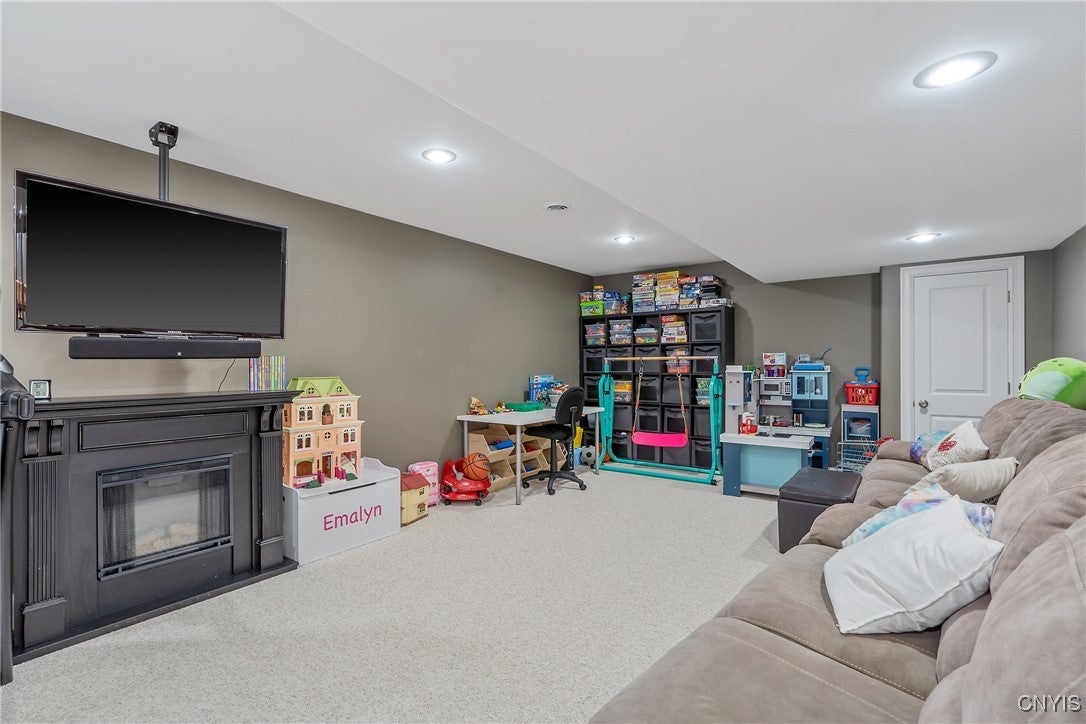 Oswego, New York, 13126, United States, 4 Bedrooms Bedrooms, ,4 BathroomsBathrooms,Residential,For Sale,1987405