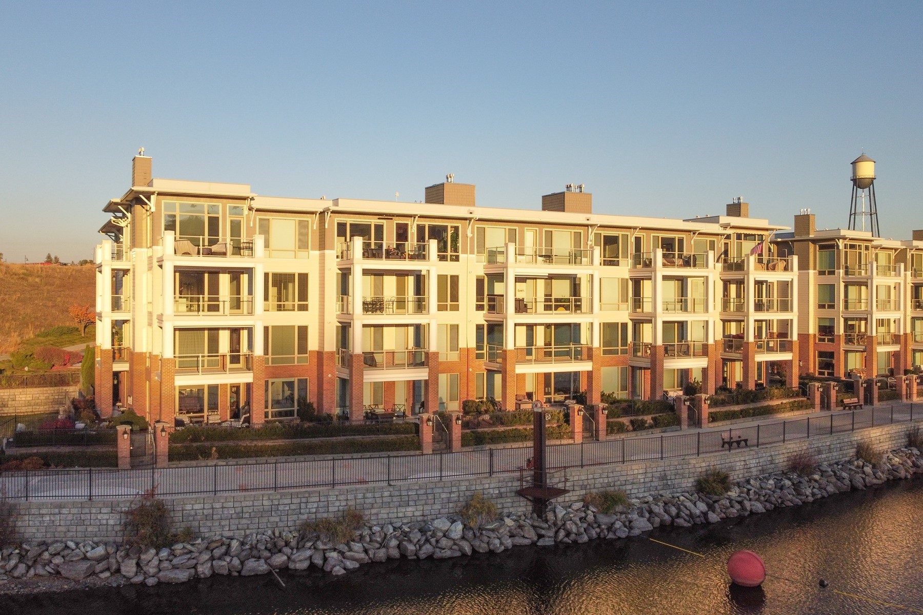  Luxury Waterfront Condo on Spokane River - 物件實景