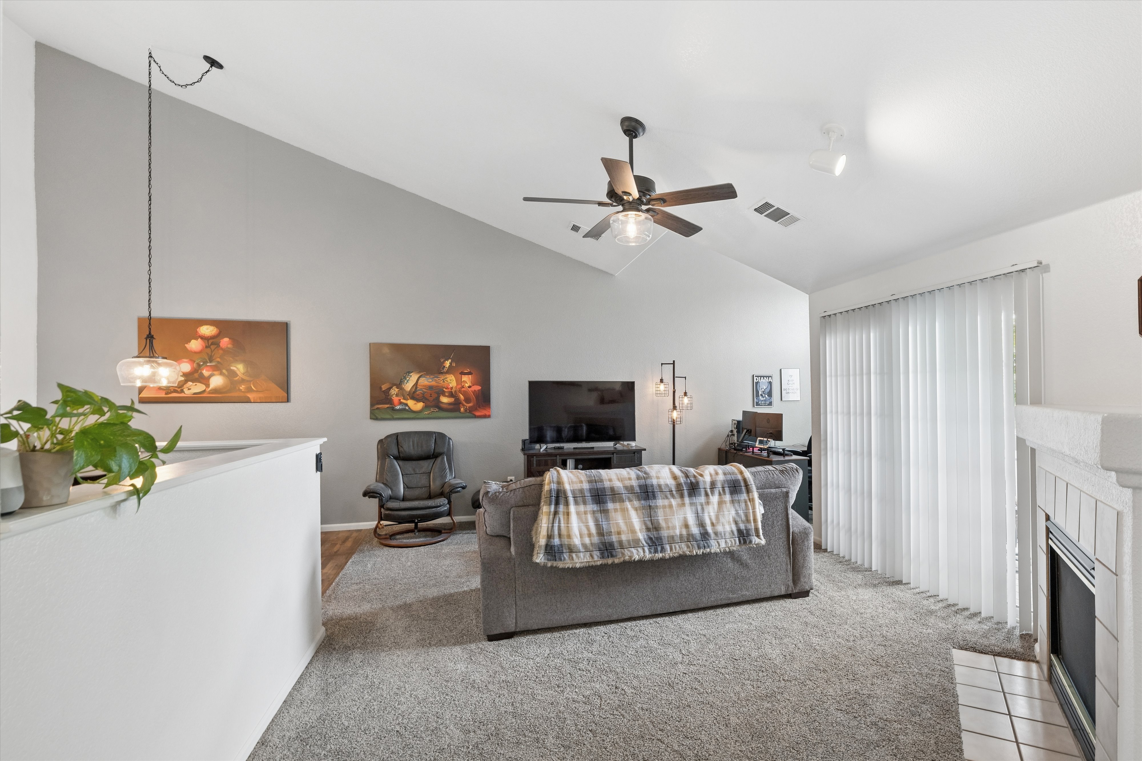  Welcome to this Beautifully Maintained Condo In Gated Settlers Chase Heritage - 物件實景