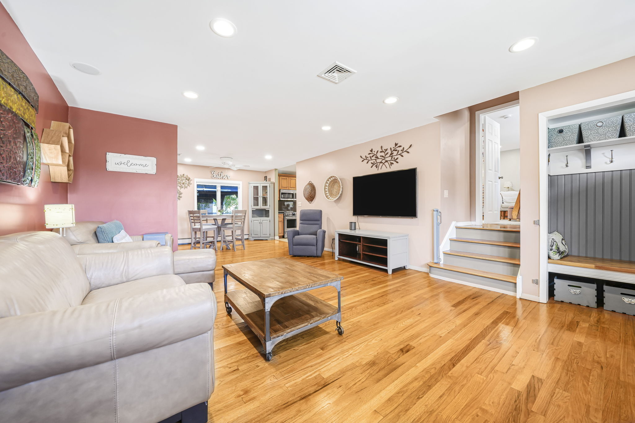 Lincoln Park, New Jersey, 07035, United States, 6 Bedrooms Bedrooms, ,4 BathroomsBathrooms,Residential,For Sale,1986151