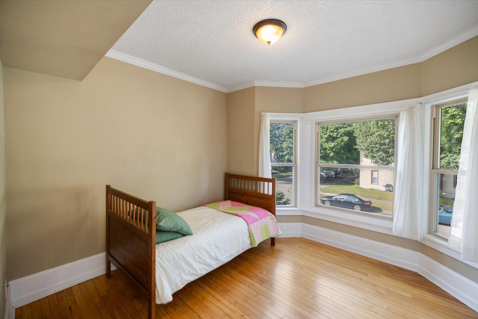 Minneapolis, Minnesota, 55418, United States, 4 Bedrooms Bedrooms, ,2 BathroomsBathrooms,Residential,For Sale,1948020