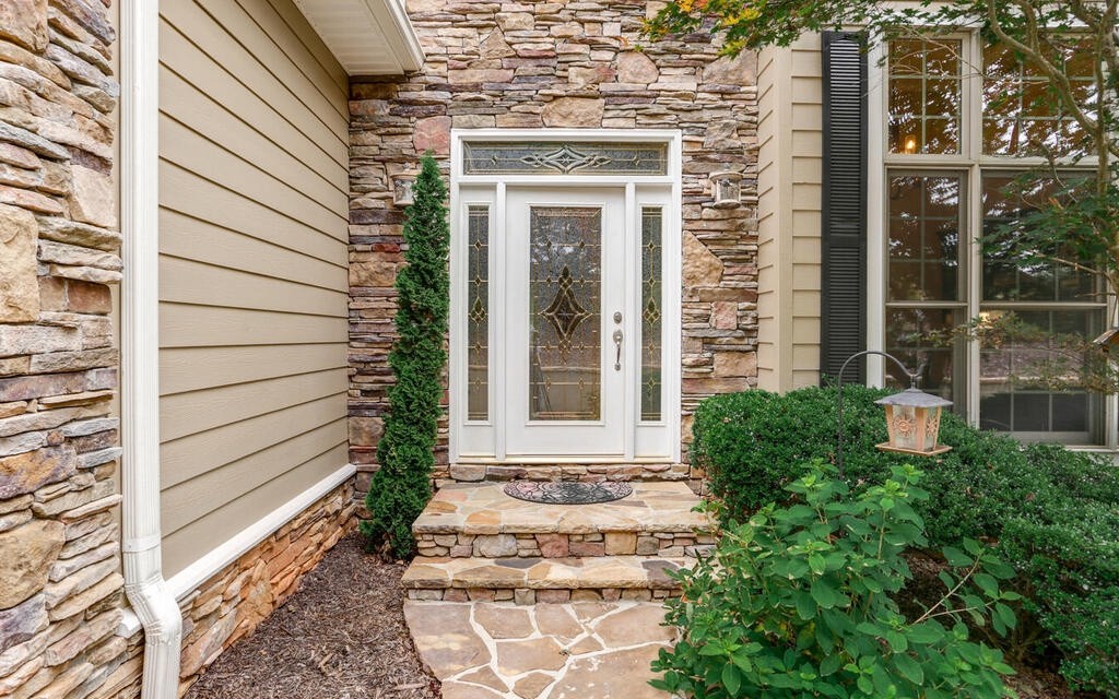 Hayesville, North Carolina, 28904, United States, 4 Bedrooms Bedrooms, ,4 BathroomsBathrooms,Residential,For Sale,1981181