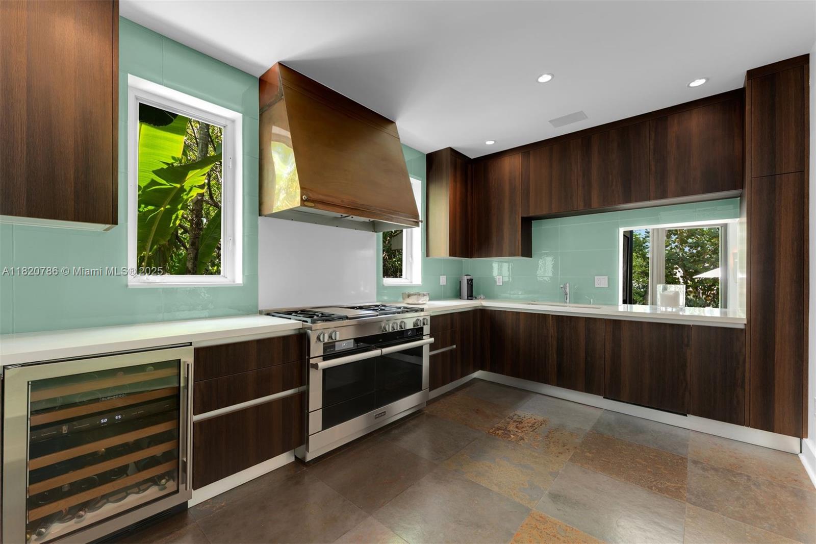 Miami Beach, Florida, 33140, United States, 3 Bedrooms Bedrooms, ,4 BathroomsBathrooms,Residential,For Sale,1858063
