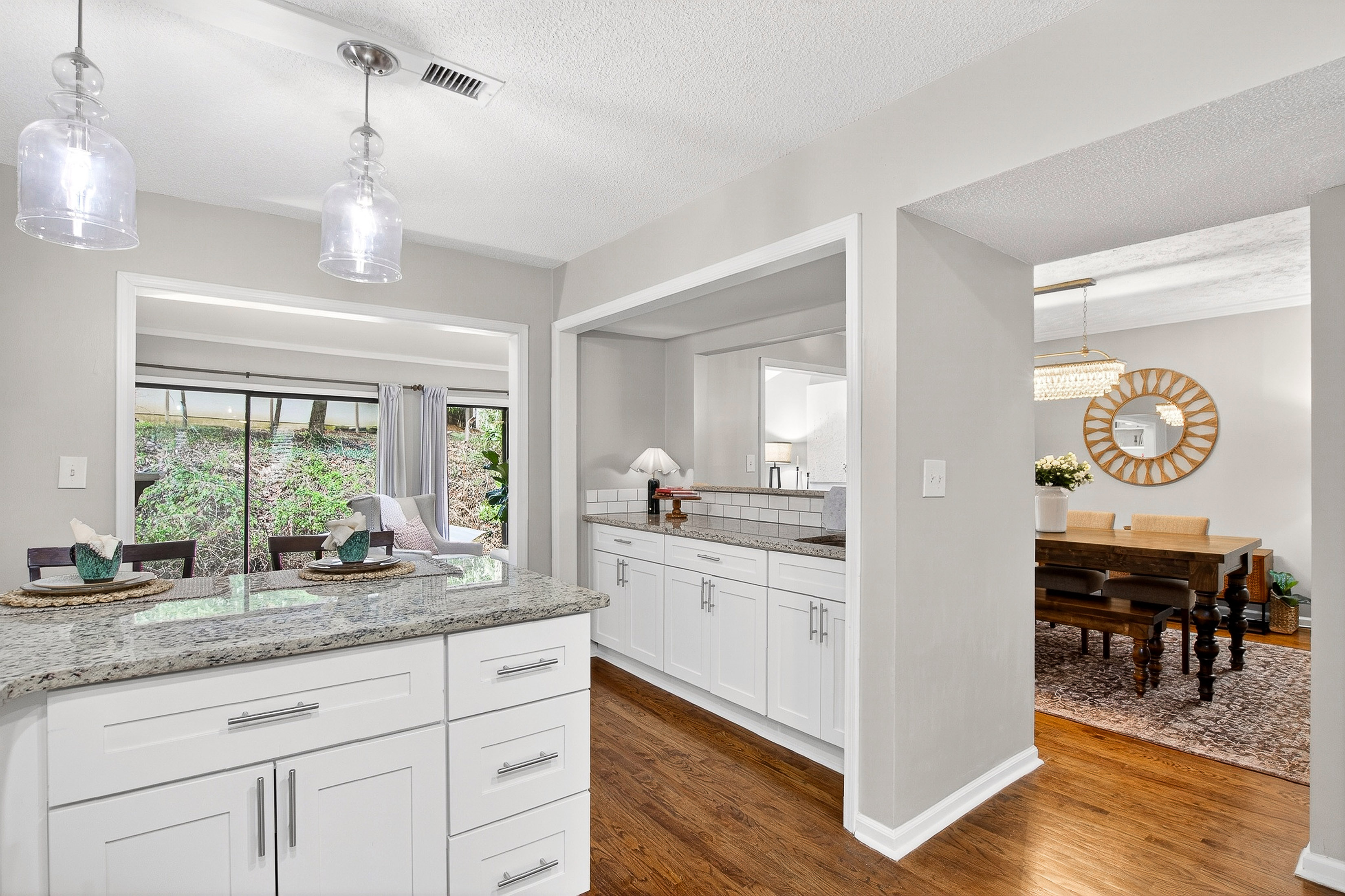  Spacious and Updated Townhome Offers Comfort, Charm and Convenience - 物件實景