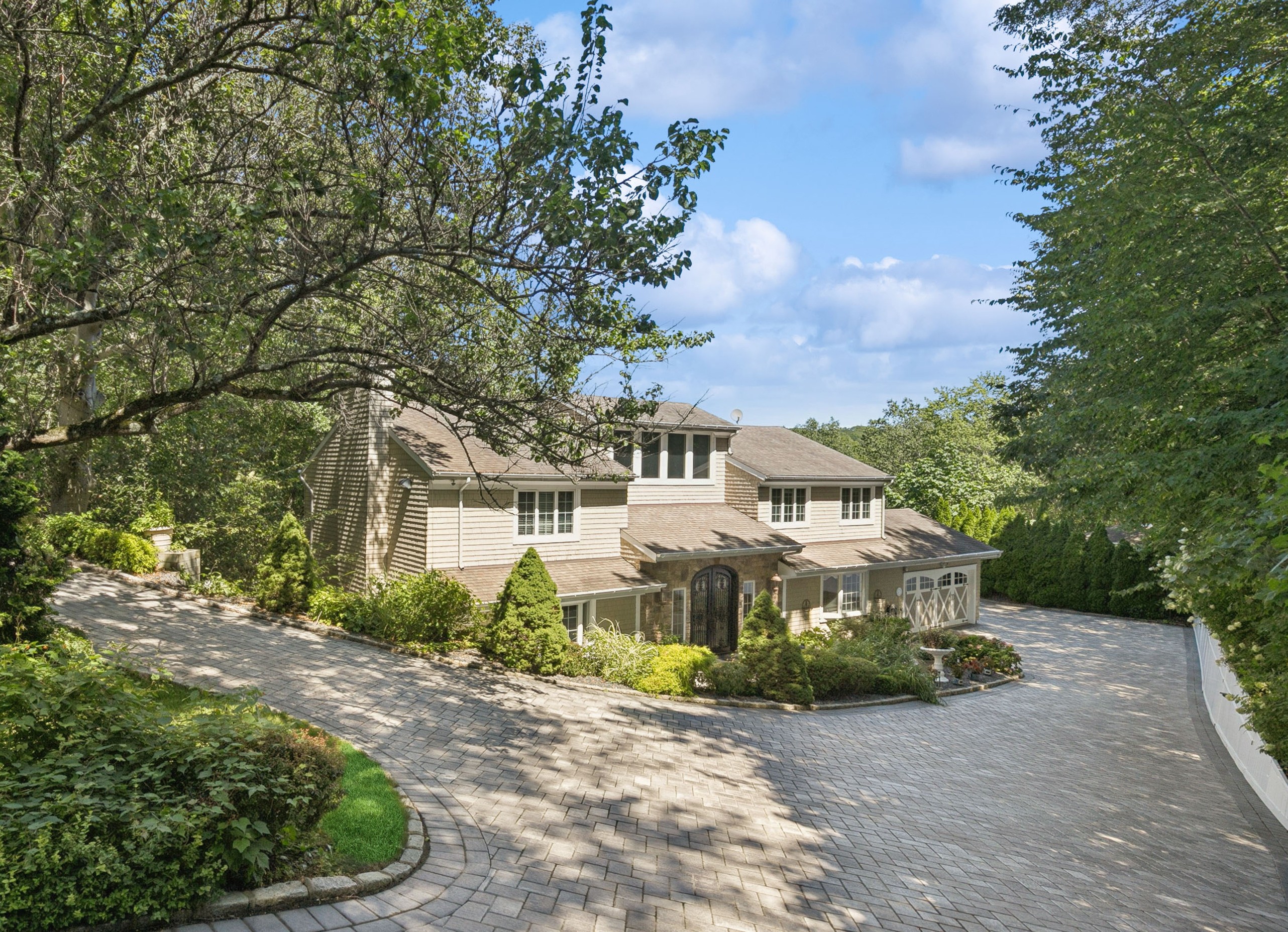 6 Hilltop Drive, Laurel Hollow, NY, 11791 