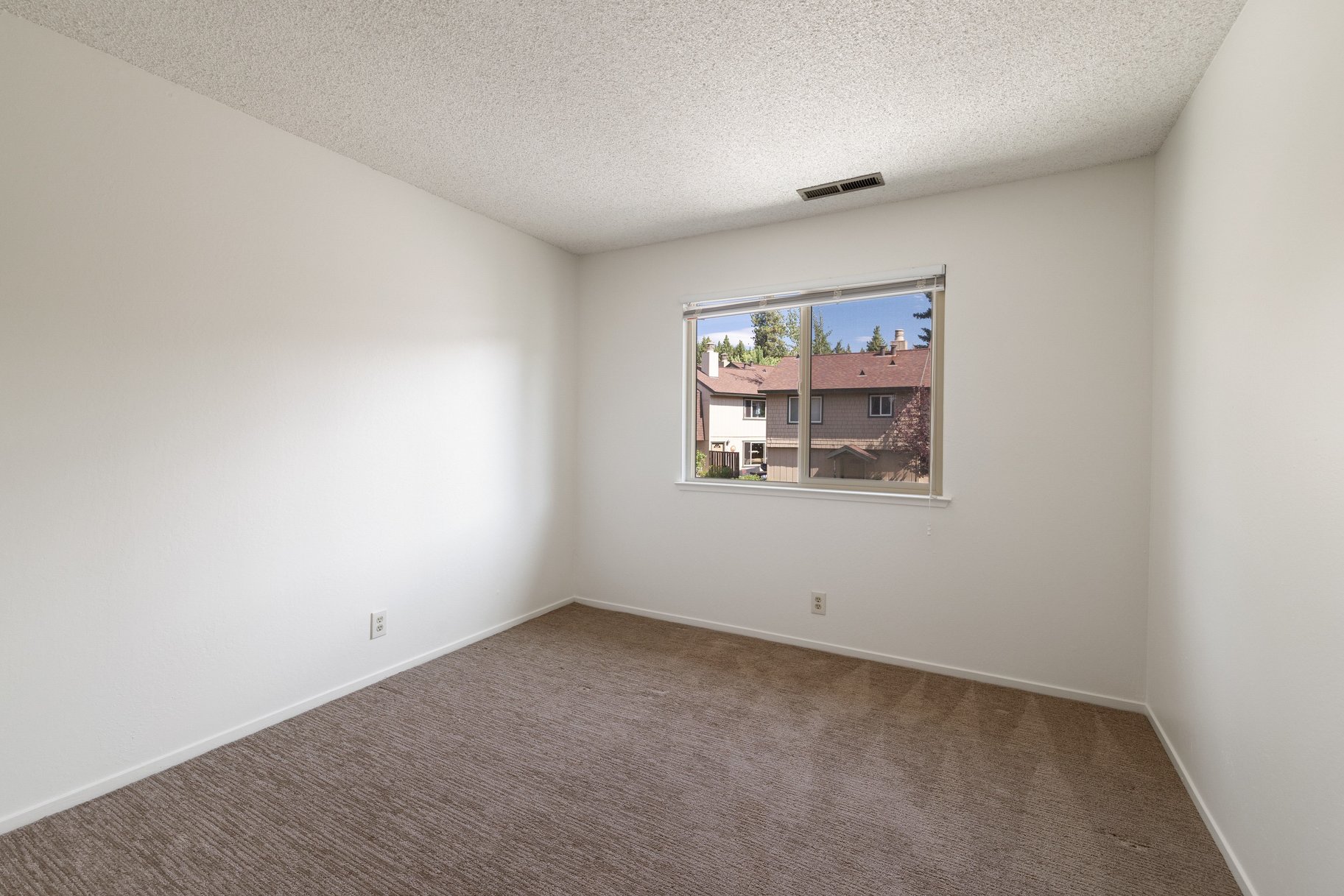  Lake Forest Glen 3 bedroom End Unit - 物件實景