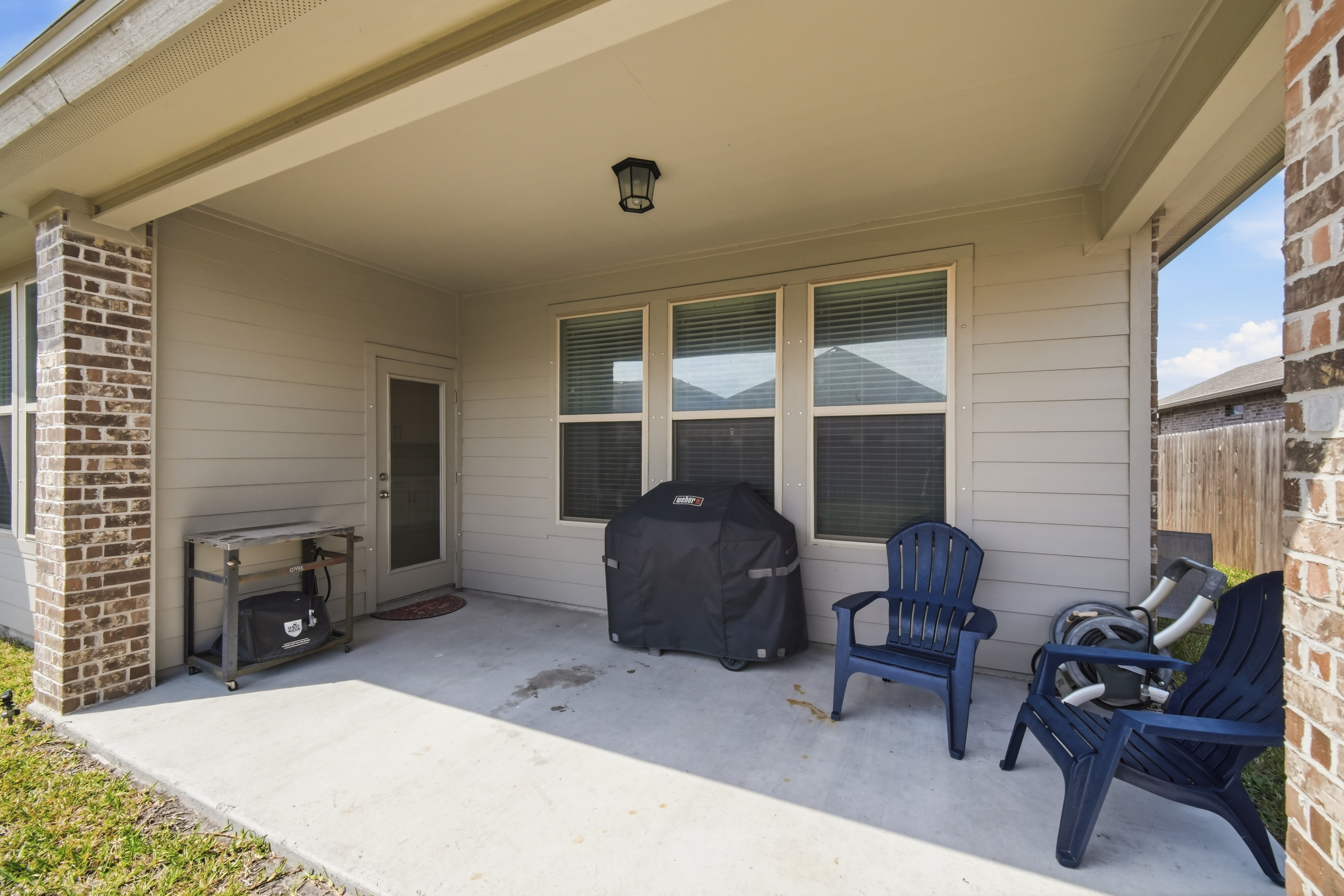  Open-Concept 4BR with Huge Backyard - 物件實景