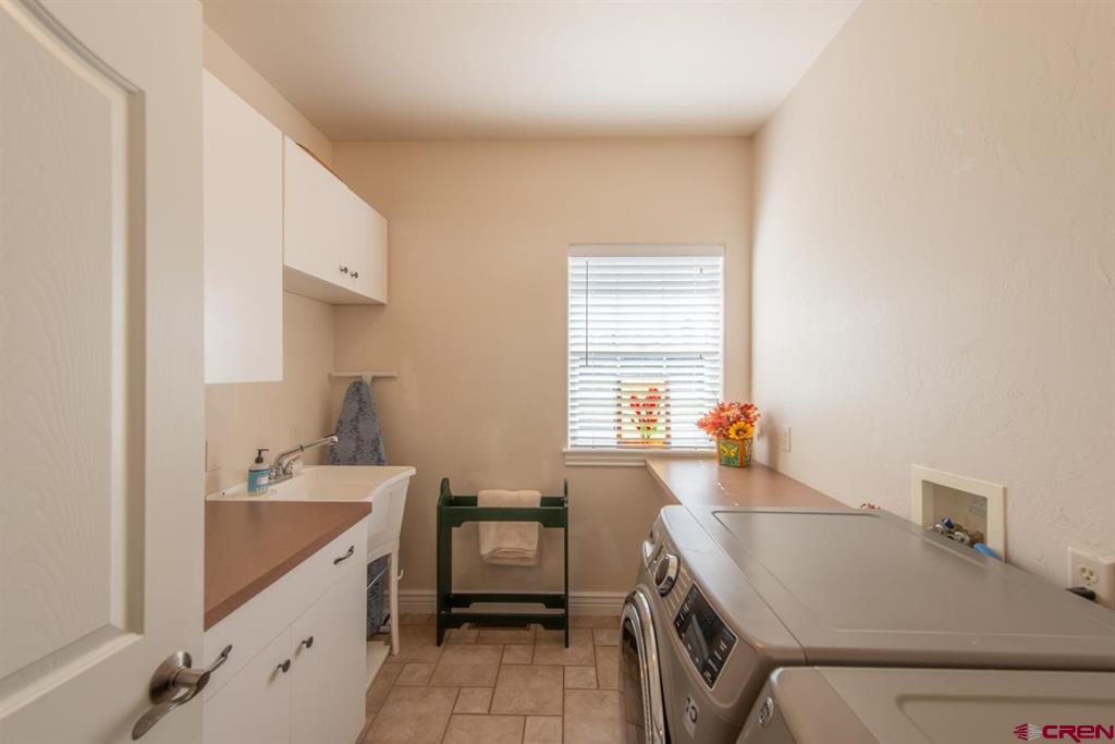 Montrose, Colorado, 81403, United States, 4 Bedrooms Bedrooms, ,4 BathroomsBathrooms,Residential,For Sale,1994276