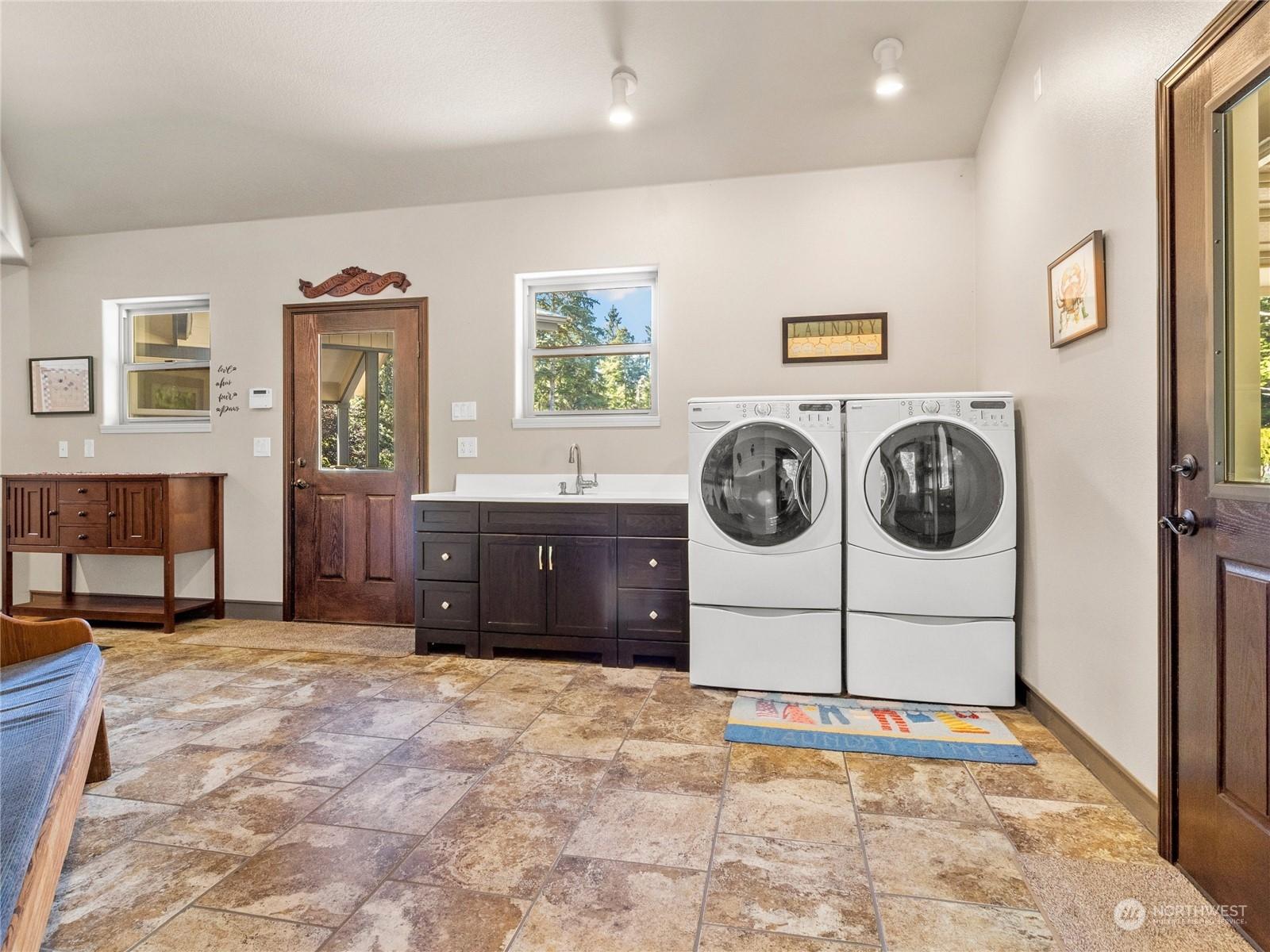 LONG BEACH, Washington, 98624, United States, 3 Bedrooms Bedrooms, ,4 BathroomsBathrooms,Residential,For Sale,1827835