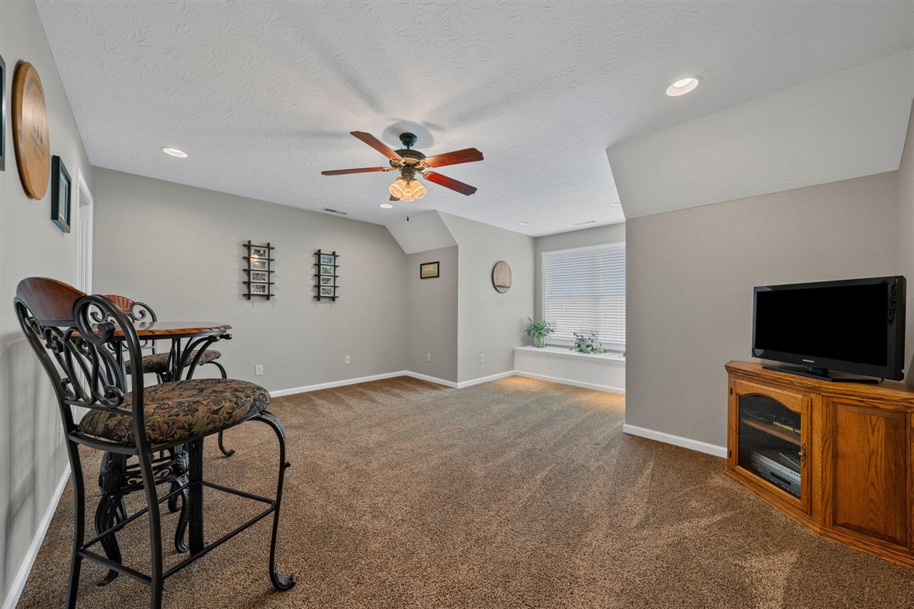 Bowling Green, Kentucky, 42104, United States, 6 Bedrooms Bedrooms, ,4 BathroomsBathrooms,Residential,For Sale,1882789