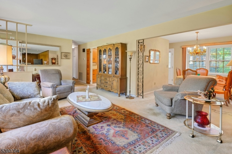 Springfield Twp., New Jersey, 07081, United States, 3 Bedrooms Bedrooms, ,3 BathroomsBathrooms,Residential,For Sale,1924750