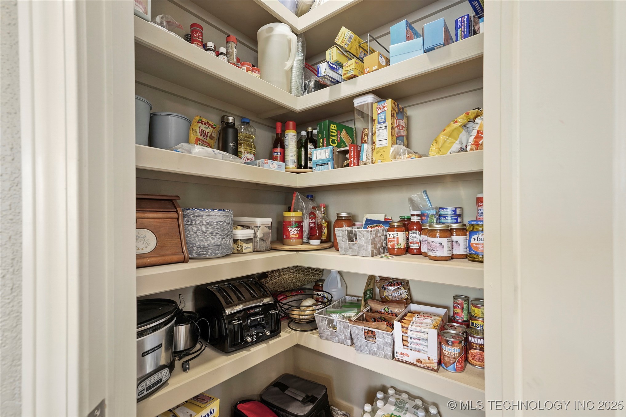 Catoosa, Oklahoma, 74015, United States, 3 Bedrooms Bedrooms, ,3 BathroomsBathrooms,Residential,For Sale,1987944