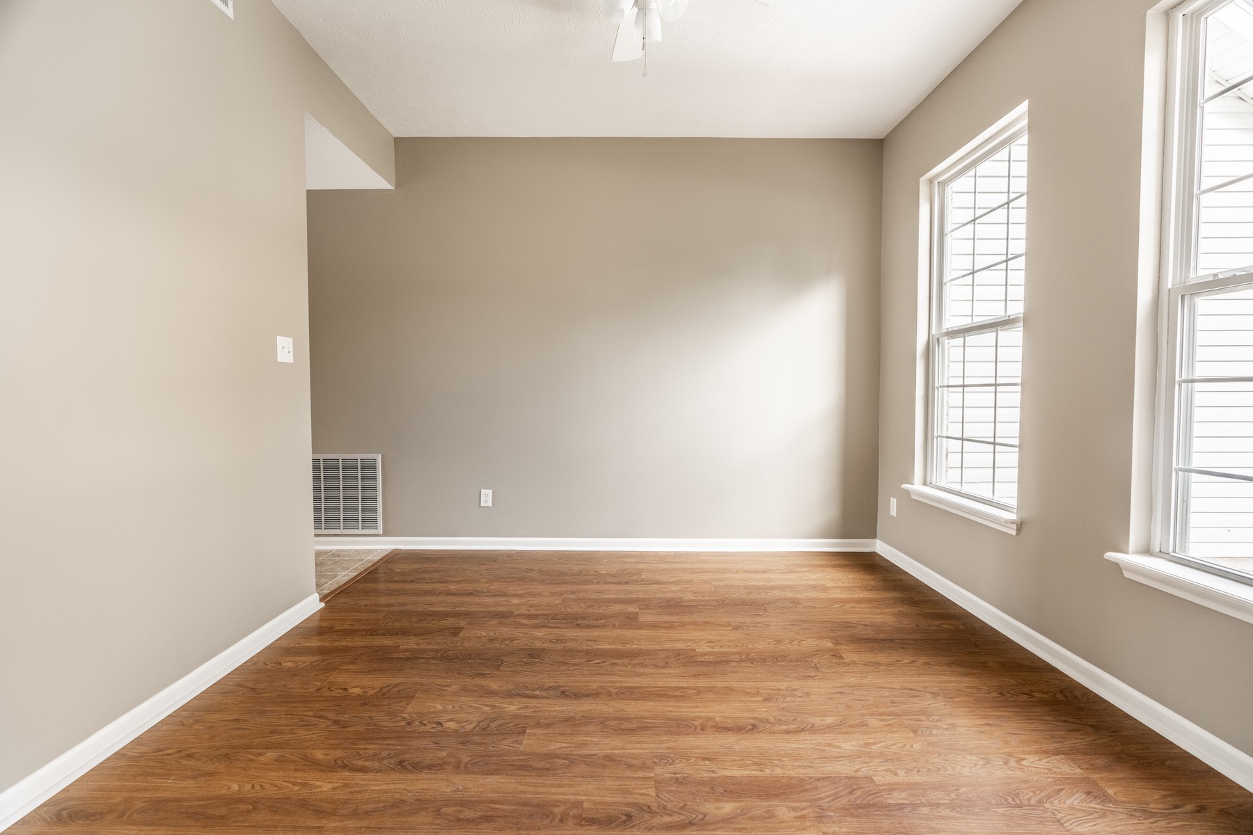  Beautifully Remodeled Geist-Area 4 Bedroom Home - 物件實景