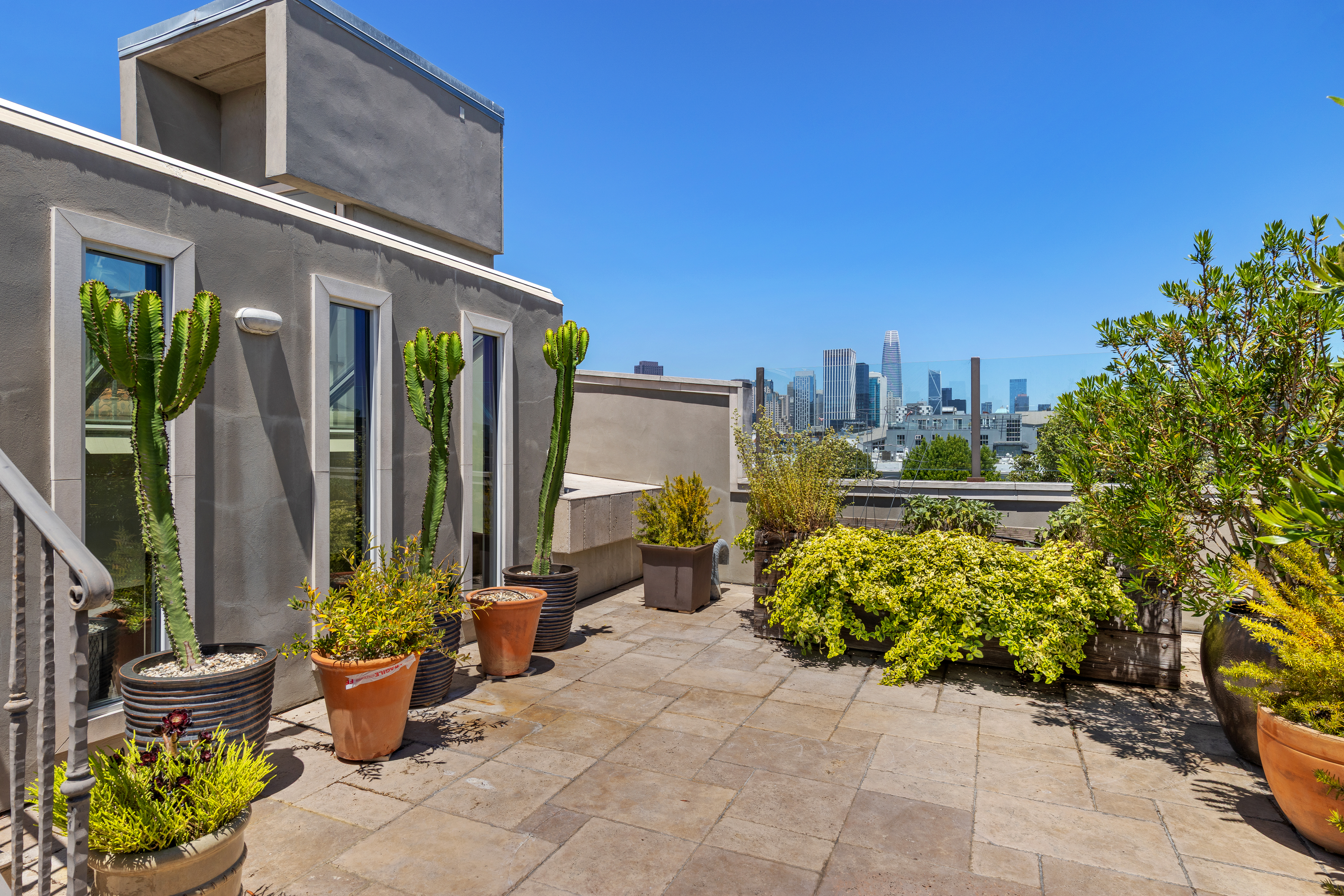  Spectacular Renovated SOMA Home with Rare Museum-Like 7-Car Garage - 物件實景