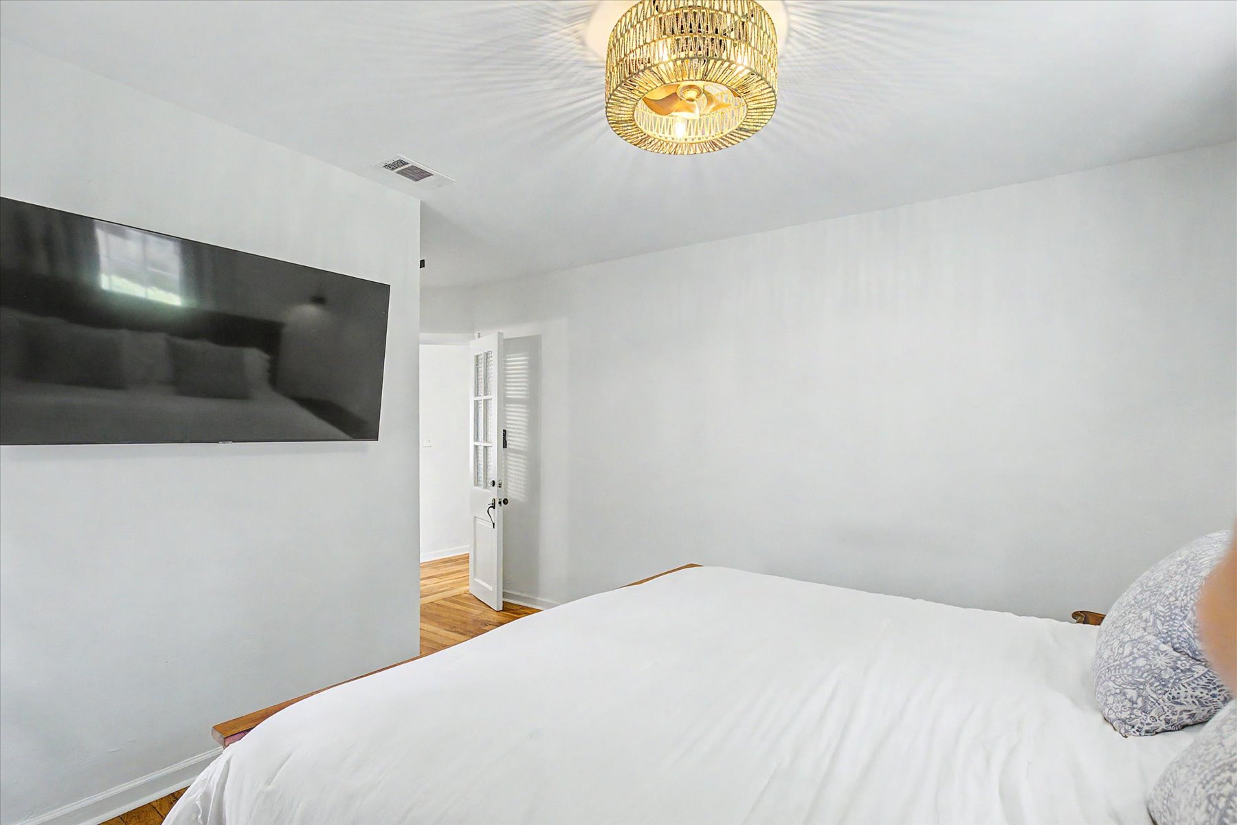 1323 E 53rd Street - 物件實景