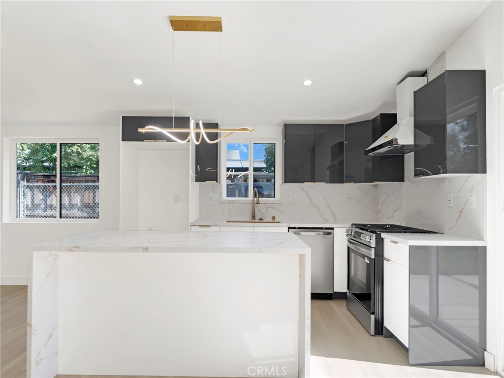 Winnetka, California, 91306, United States, 5 Bedrooms Bedrooms, ,3 BathroomsBathrooms,Residential,For Sale,1987319