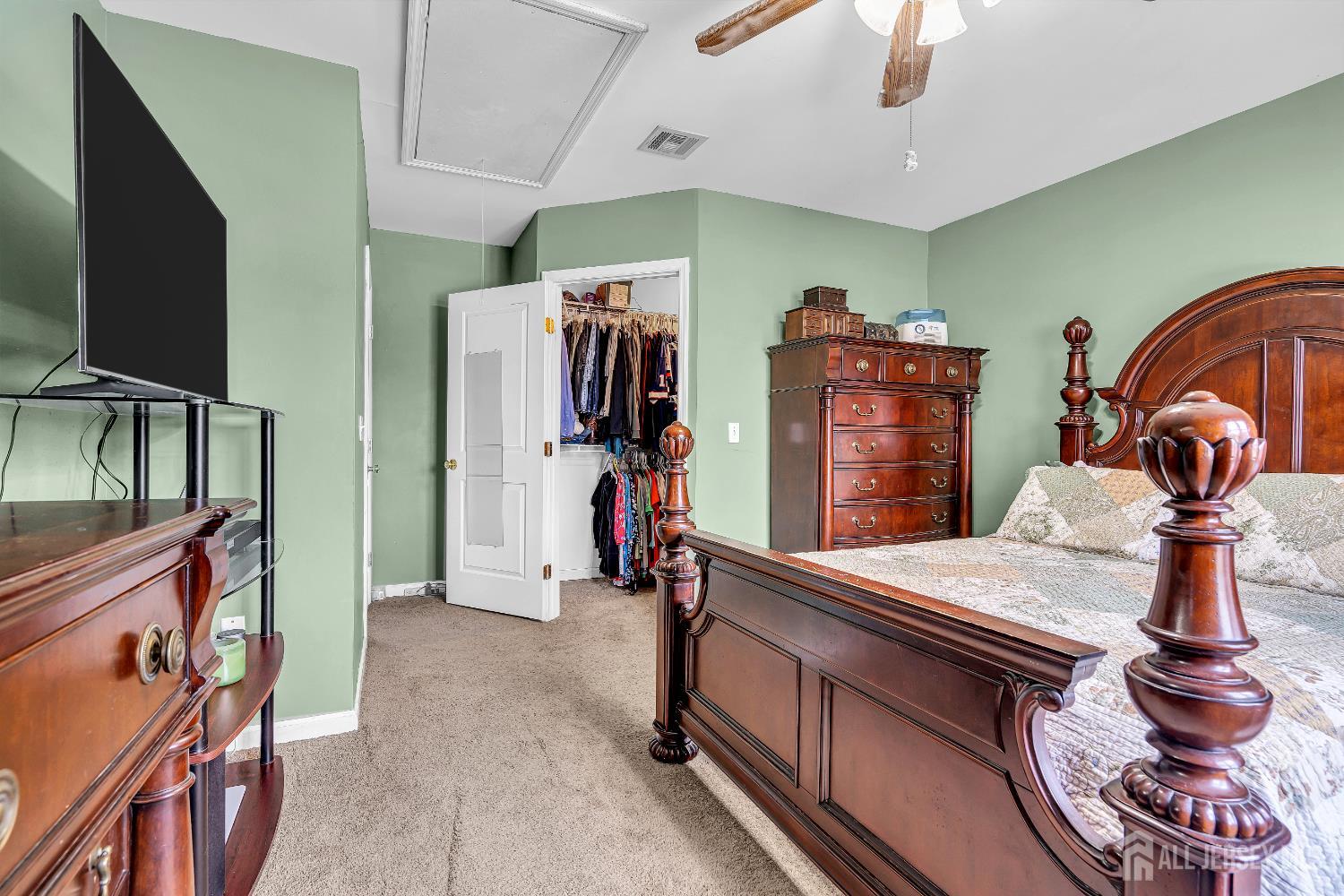 Woodbridge Proper, New Jersey, 07095, United States, 5 Bedrooms Bedrooms, ,2 BathroomsBathrooms,Residential,For Sale,1906051