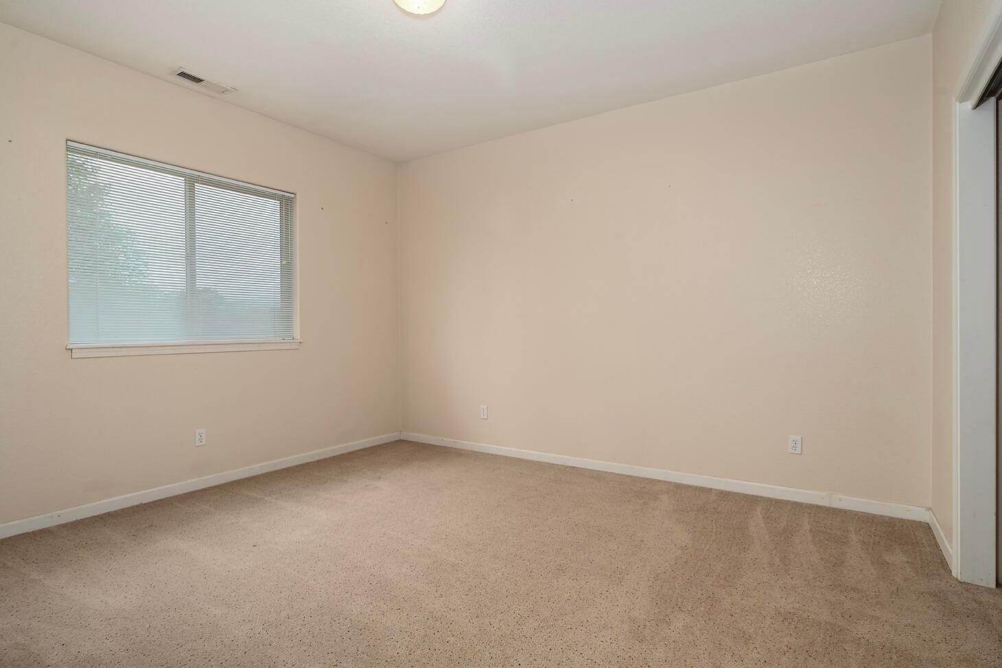 Grants Pass, Oregon, 97526, United States, 3 Bedrooms Bedrooms, ,3 BathroomsBathrooms,Residential,For Sale,1960642