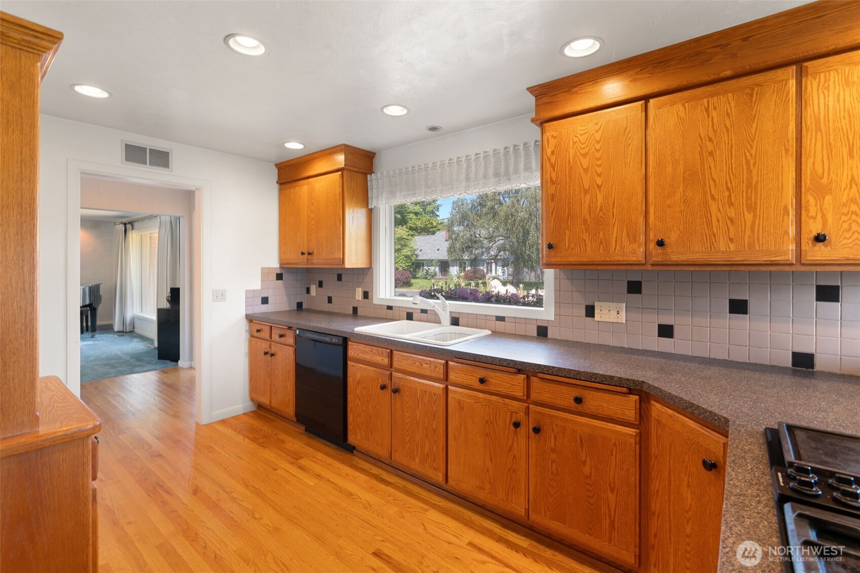 Chehalis, Washington, 98532, United States, 4 Bedrooms Bedrooms, ,3 BathroomsBathrooms,Residential,For Sale,2049062