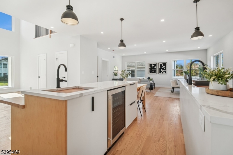 New Providence Boro, New Jersey, 07974, United States, 6 Bedrooms Bedrooms, ,6 BathroomsBathrooms,Residential,For Sale,2001991