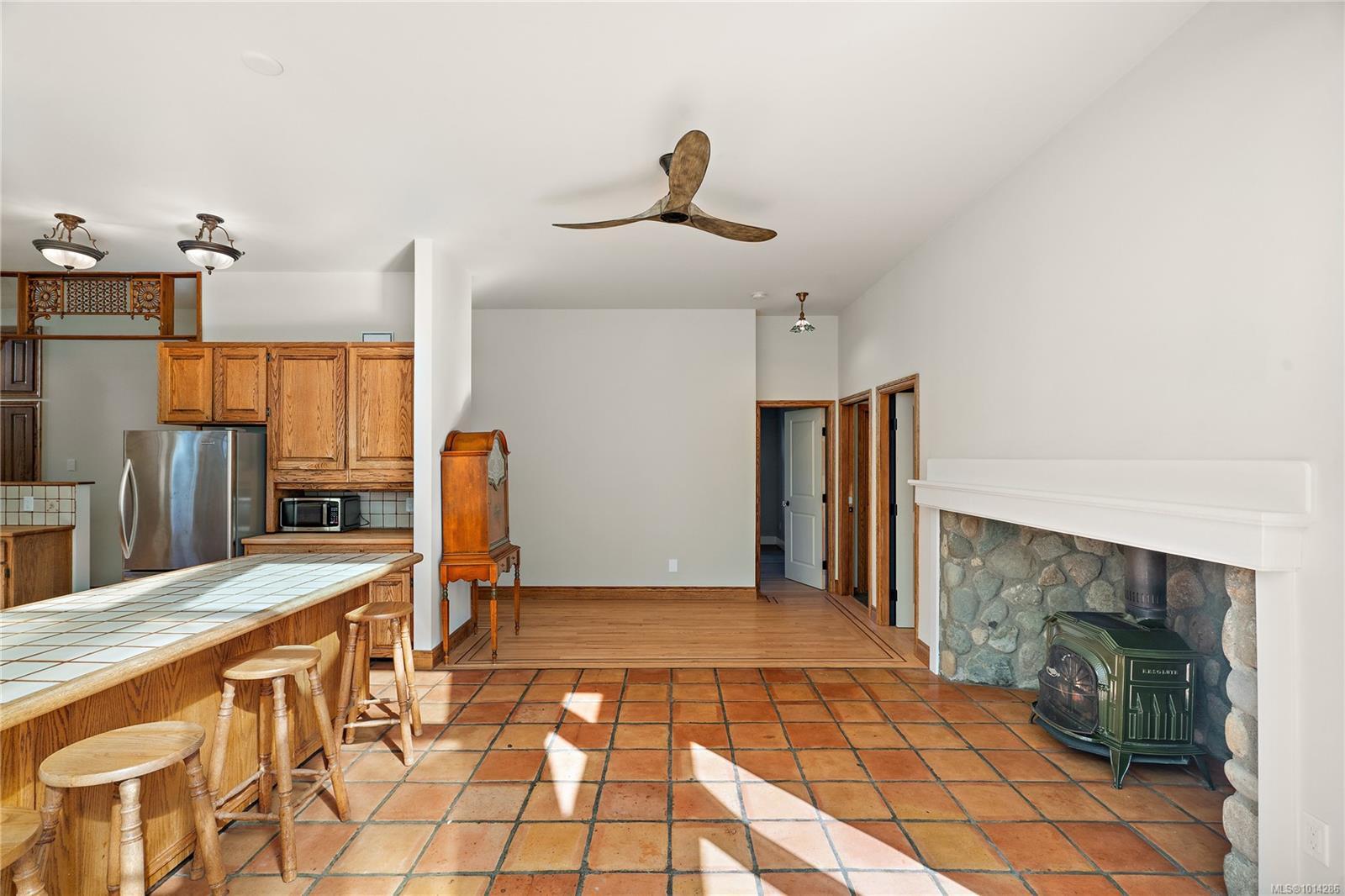 NORTH SAANICH, British Columbia, V8L 5P8, CA, 7 Bedrooms Bedrooms, ,Residential,For Sale,1948660