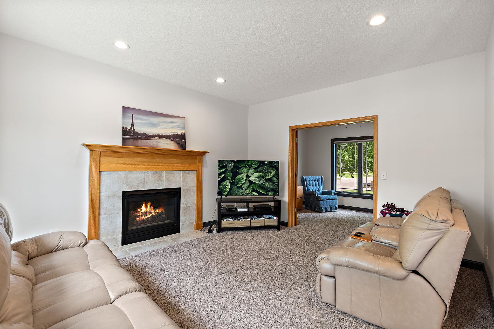 Oakdale, Minnesota, 55128, United States, 4 Bedrooms Bedrooms, ,4 BathroomsBathrooms,Residential,For Sale,1879213