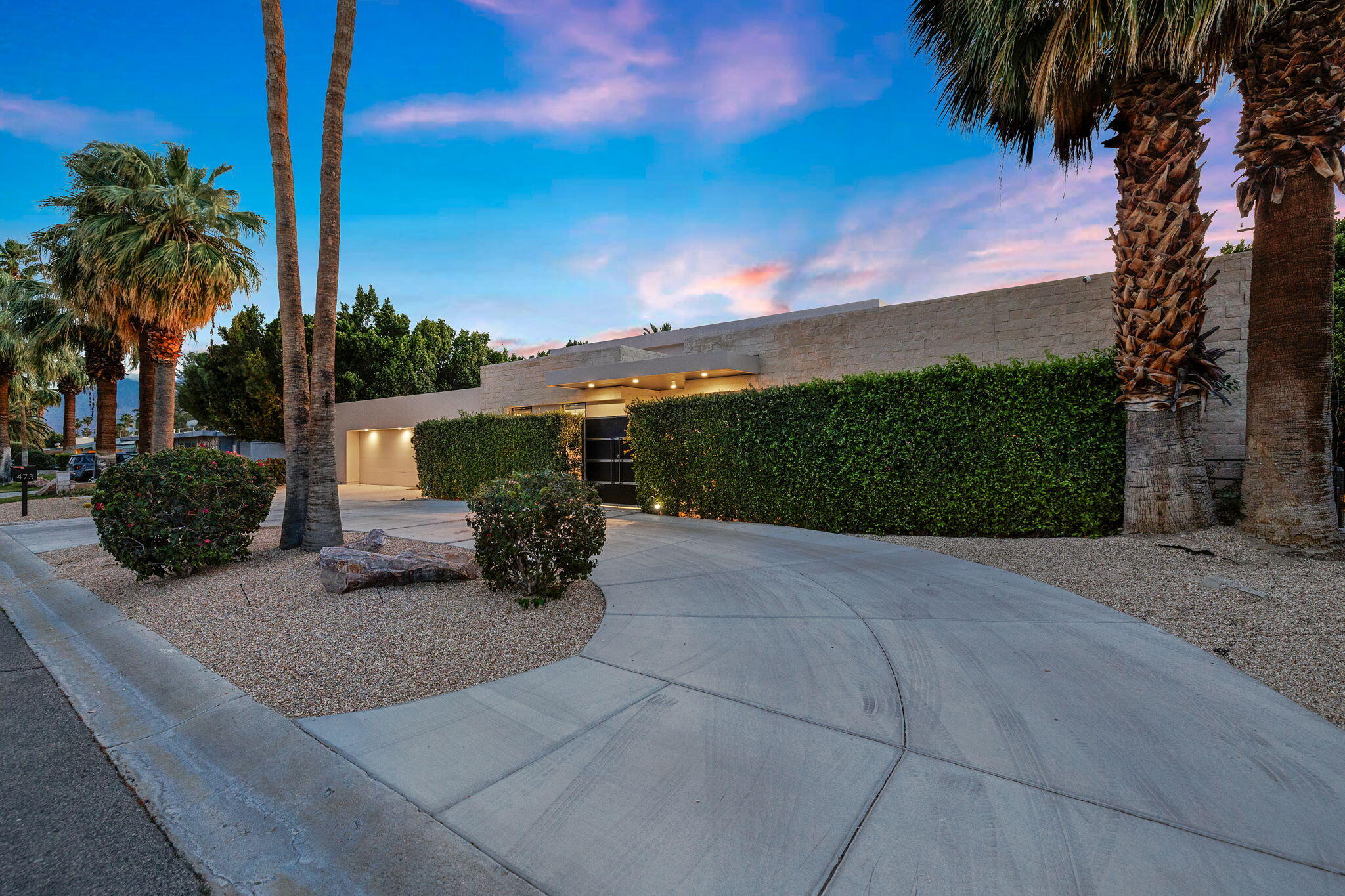 Palm Springs, California, 92262, United States, 5 Bedrooms Bedrooms, ,4 BathroomsBathrooms,Residential,For Sale,1805387
