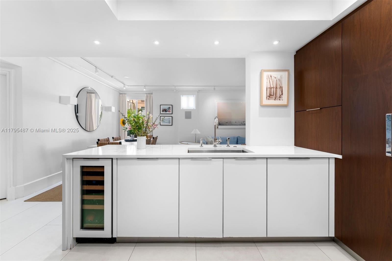 Miami Beach, Florida, 33139, United States, 3 Bedrooms Bedrooms, ,3 BathroomsBathrooms,Residential,For Sale,1794806