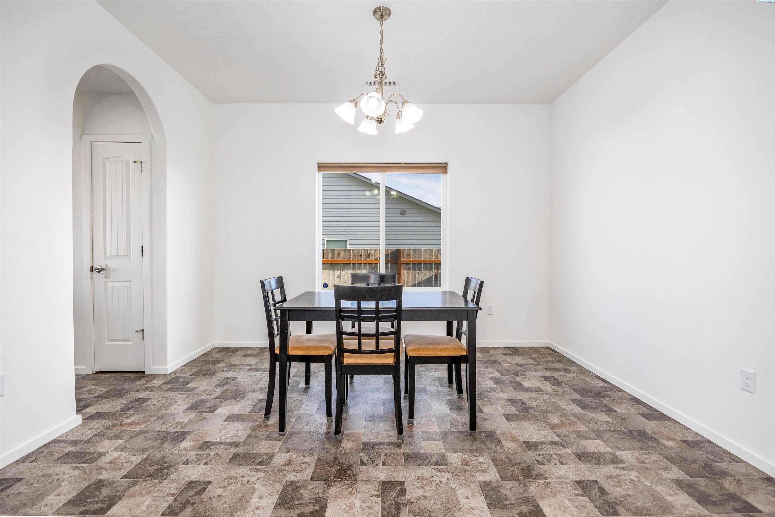 Pasco, Washington, 99301, United States, 4 Bedrooms Bedrooms, ,3 BathroomsBathrooms,Residential,For Sale,1974657