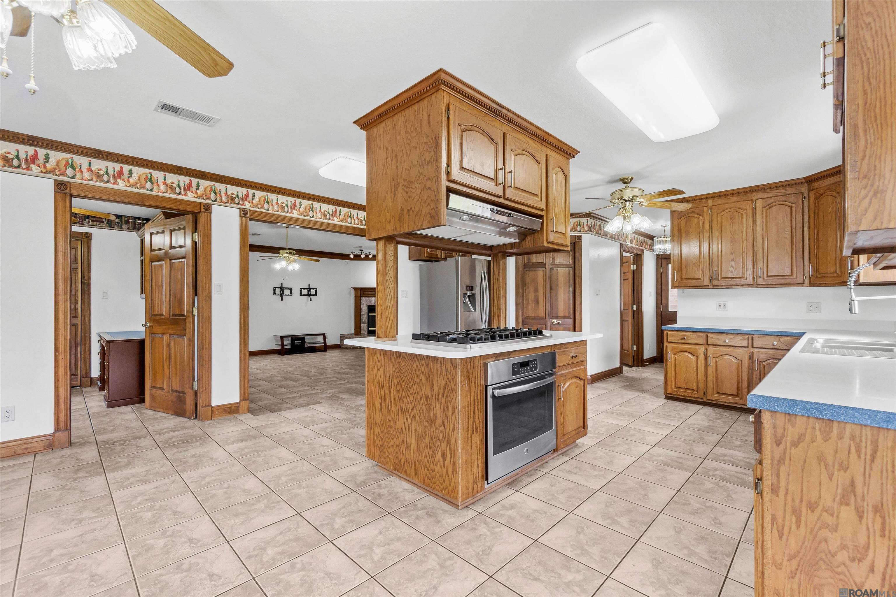 Gonzales, Louisiana, 70737, United States, 4 Bedrooms Bedrooms, ,3 BathroomsBathrooms,Residential,For Sale,1920960