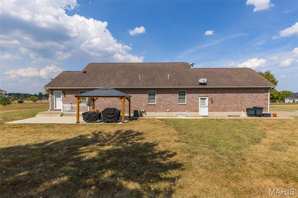 Farmington, Missouri, 63640, United States, 3 Bedrooms Bedrooms, ,3 BathroomsBathrooms,Residential,For Sale,1947219
